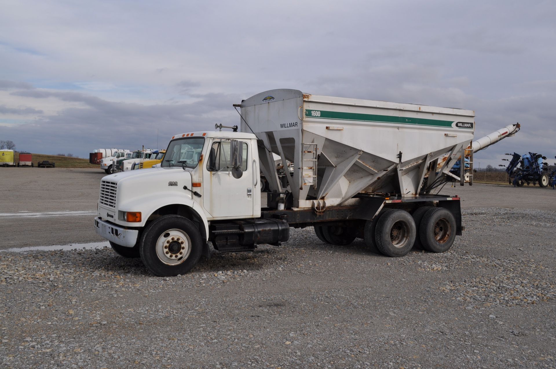 2002 International 4900 w/ Willmar 16-ton bed, rear auger, DT466E engine needs work, 7-speed, PTO - Image 2 of 21