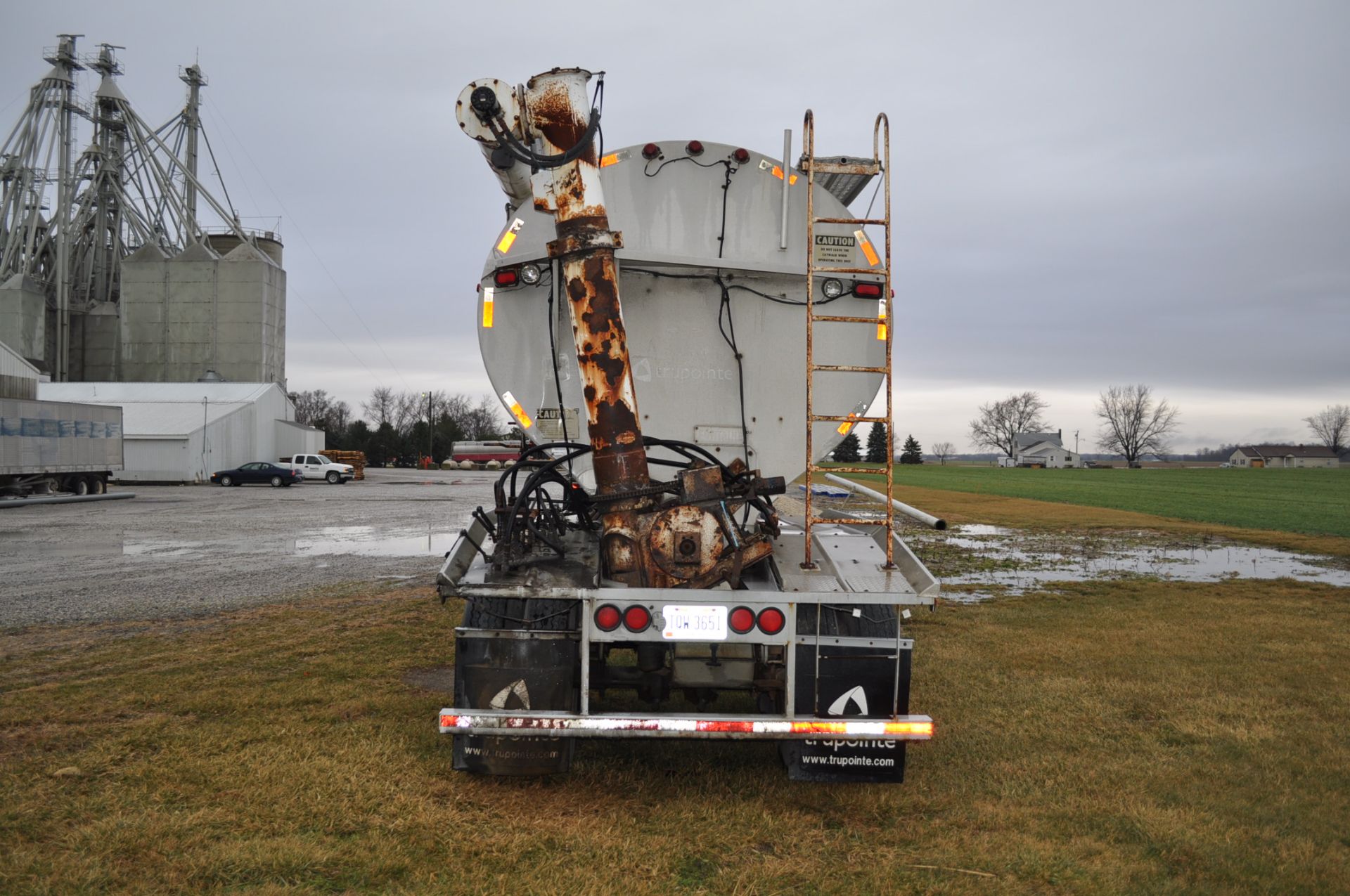 1985 39’ Fontaine  9-bin aluminum bulk-feed trailer, 28’ auger, spring-ride - Image 3 of 12