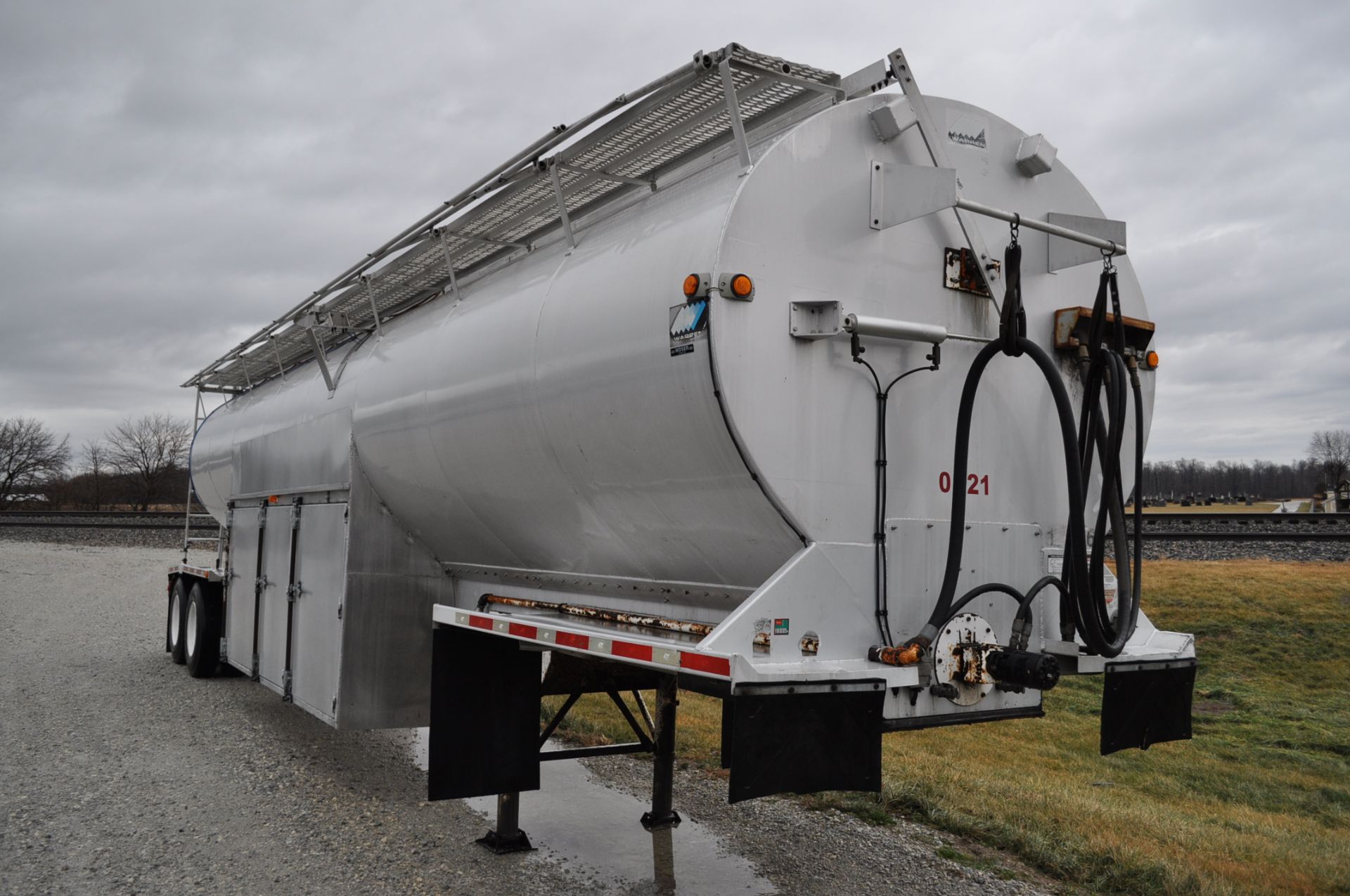 2004 40’ Warren 8-bin aluminum bulk feed trailer, 31’ auger, air ride, collapsible upper hand