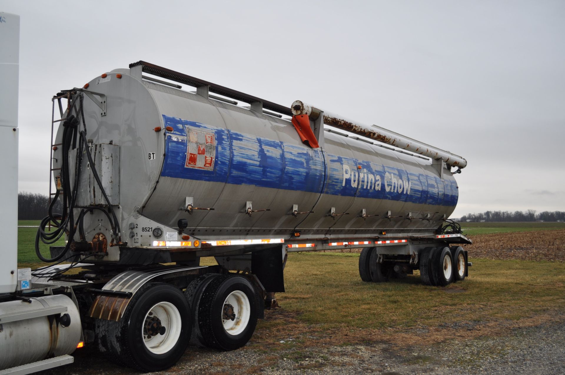 1985 39’ Fontaine  9-bin aluminum bulk-feed trailer, 28’ auger, spring-ride