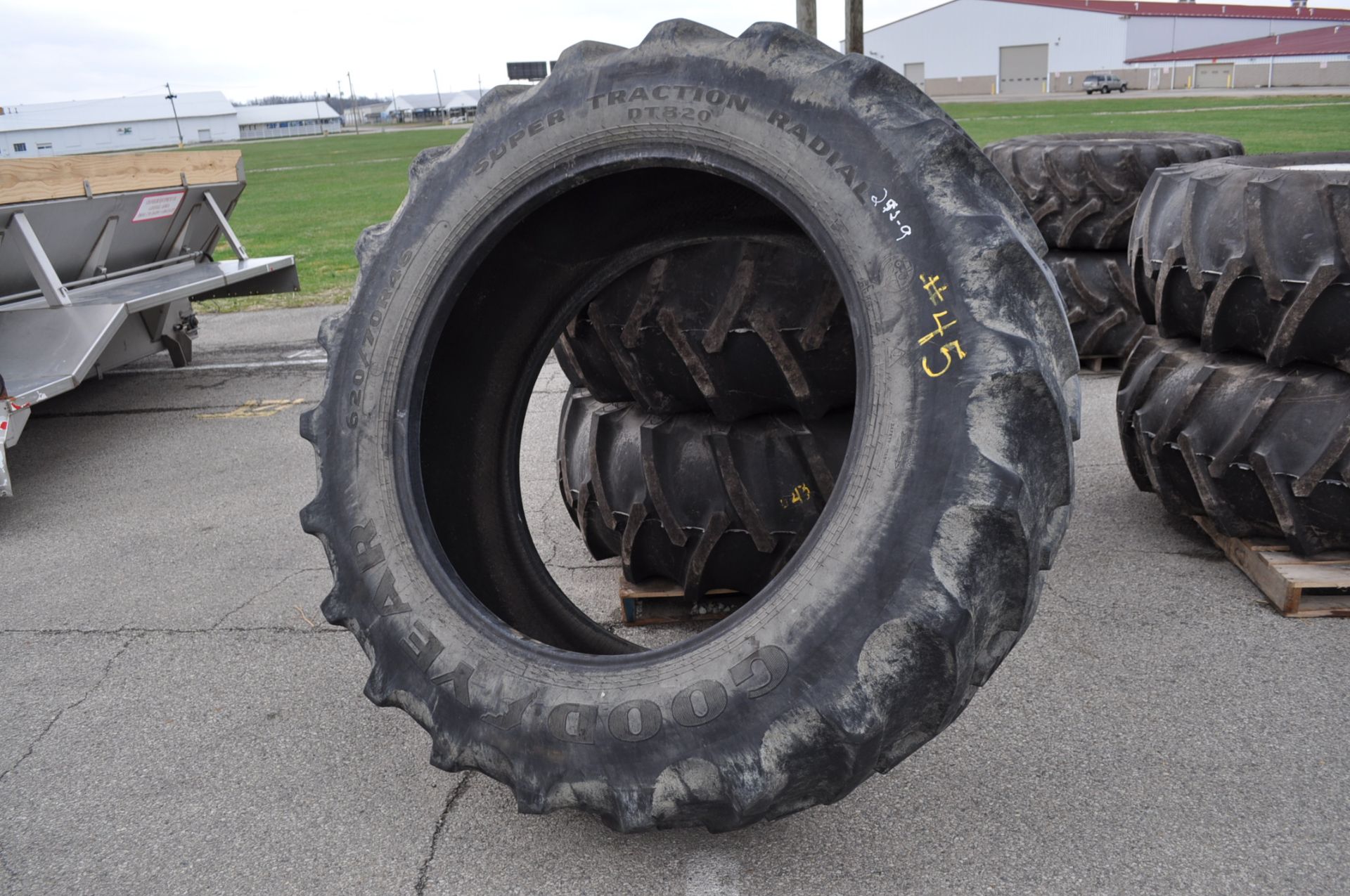 620/70R46 tire, no rim - Image 4 of 4