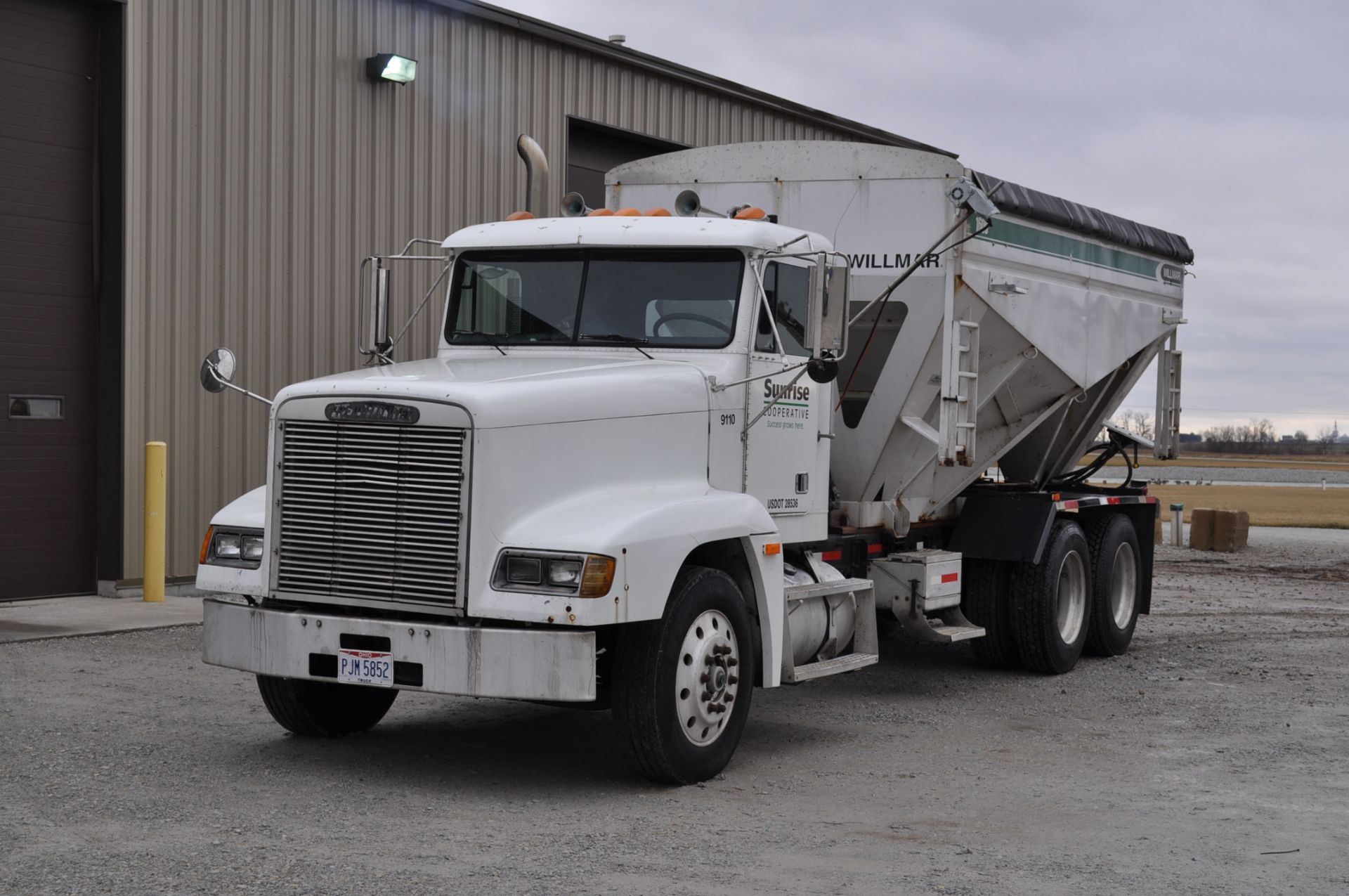 1991 Freightliner w/ Willmar 16-ton bed, 855 Cummins 9-speed Eaton, twin screw, air ride, 1,184,