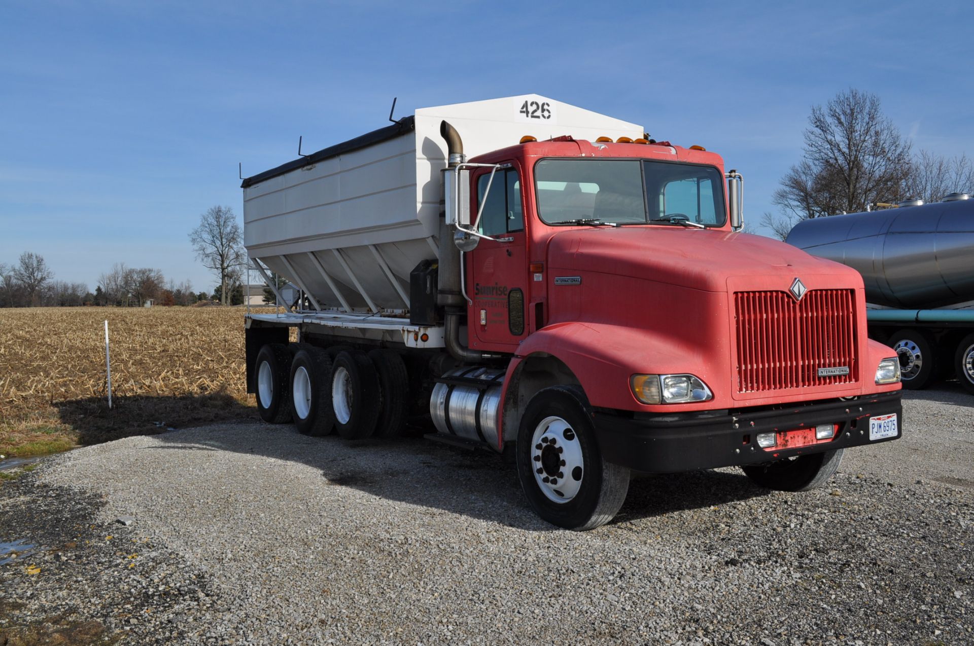 1998 International 9100 w/ Ray-Man 18-ton 3-compartment fertilizer bed, side discharge, 32,000 - Image 4 of 19