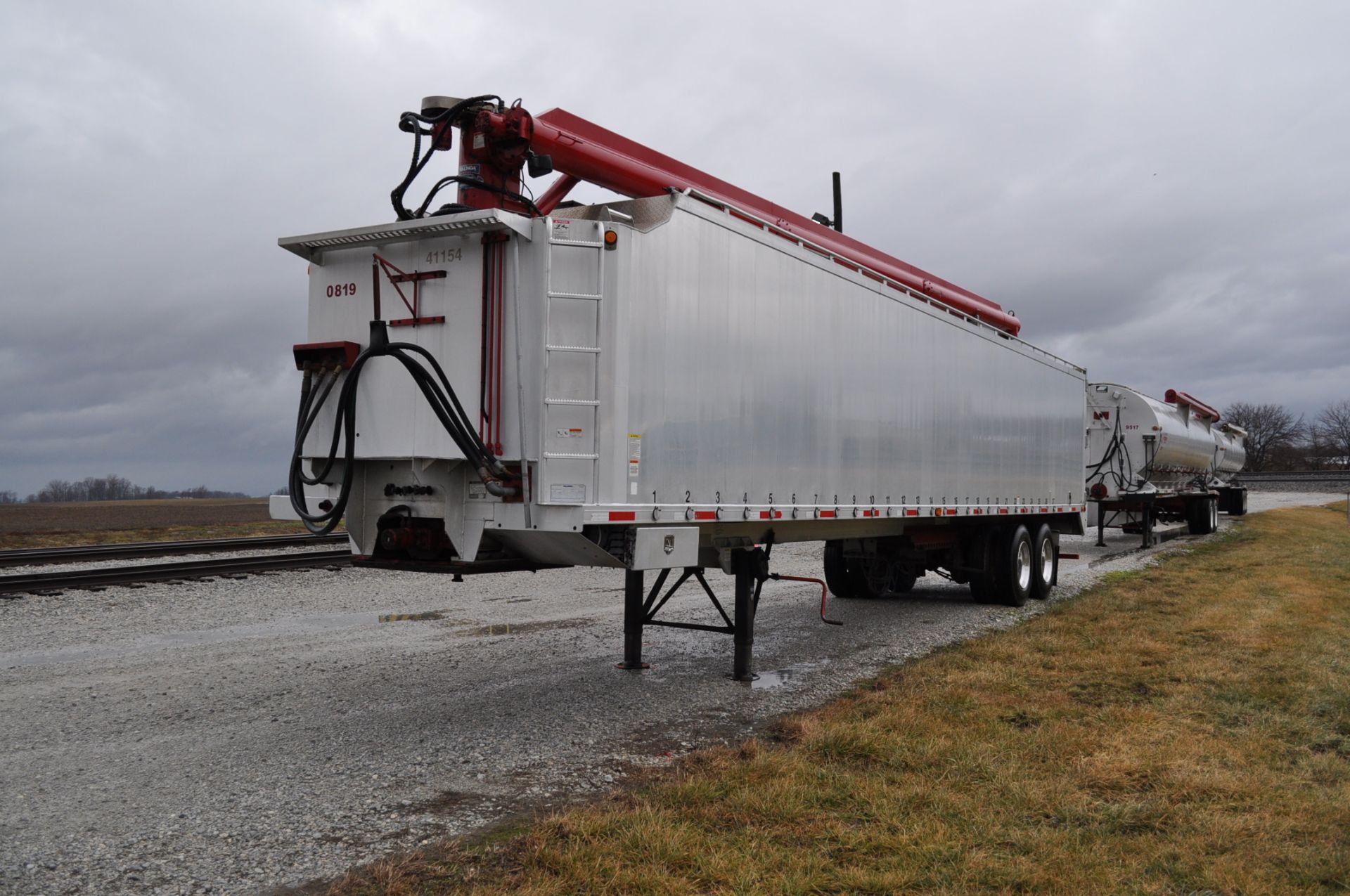 2009 44’ Walinga aluminum bulk/bag combo bulk feed trailer, sliding tandem, 32’ auger, 80” sides, - Image 2 of 10