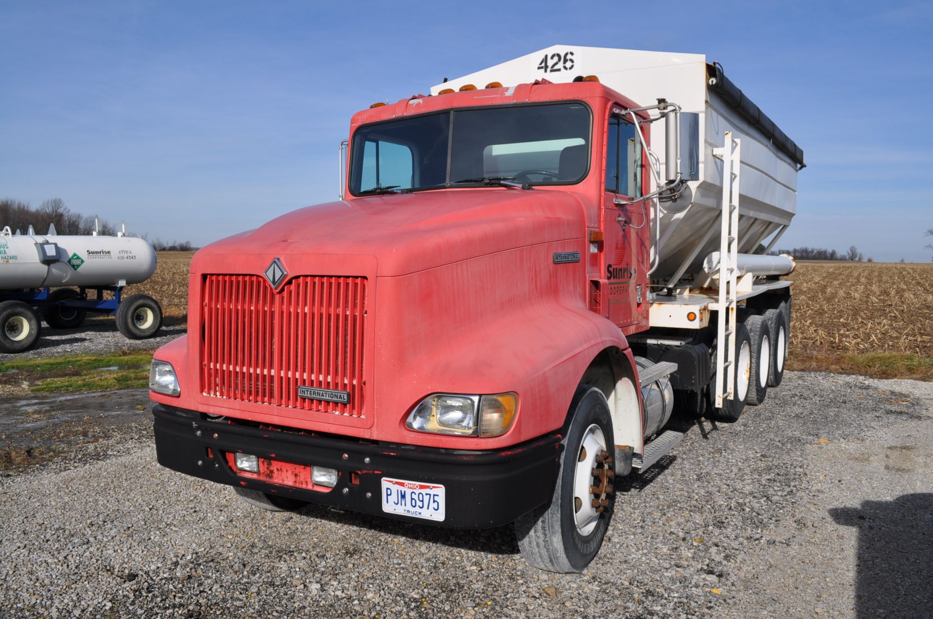 1998 International 9100 w/ Ray-Man 18-ton 3-compartment fertilizer bed, side discharge, 32,000 - Image 2 of 19