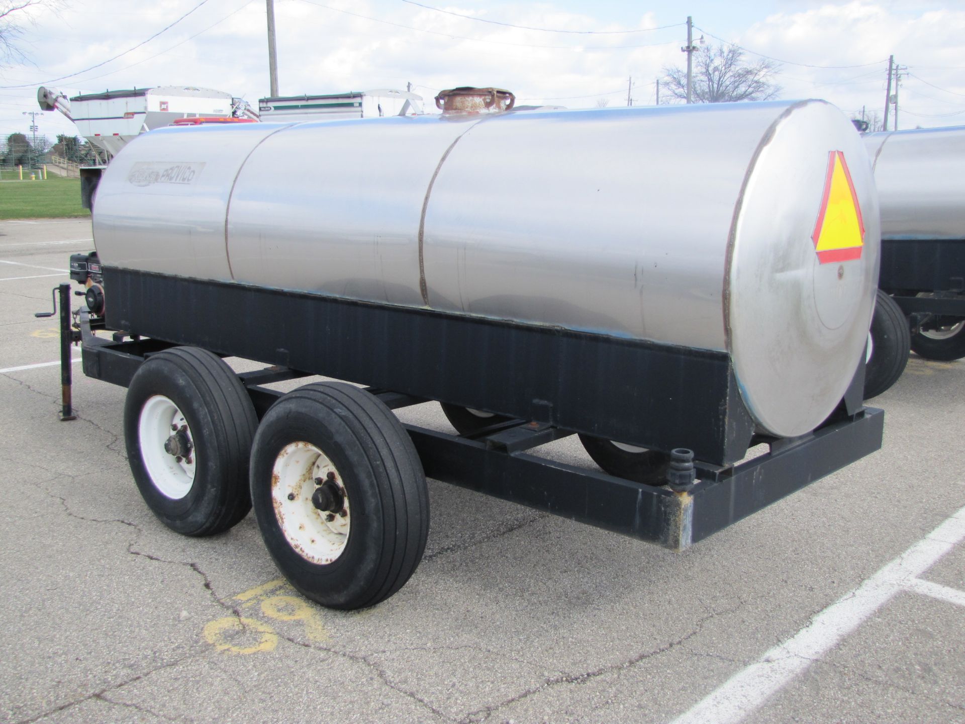 850 gallon SS tandem axle nurse trailer, 2" pump with gas engine - Image 4 of 6