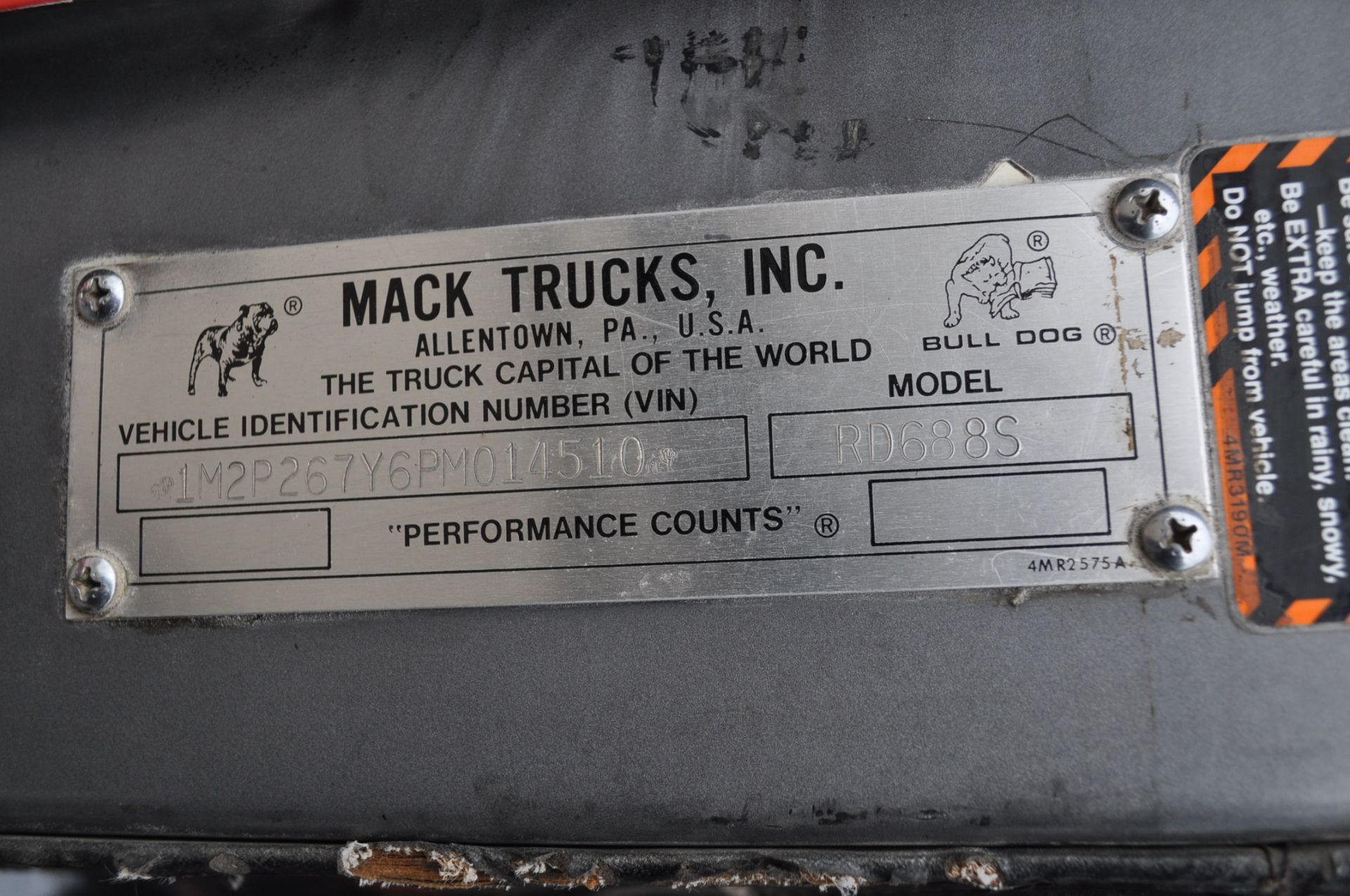 1993 Mack w/ 25’ flat-bed, 2,500 gal. poly tank, pump & motor, Mack engine, 9-speed Eaton, tag - Image 8 of 30