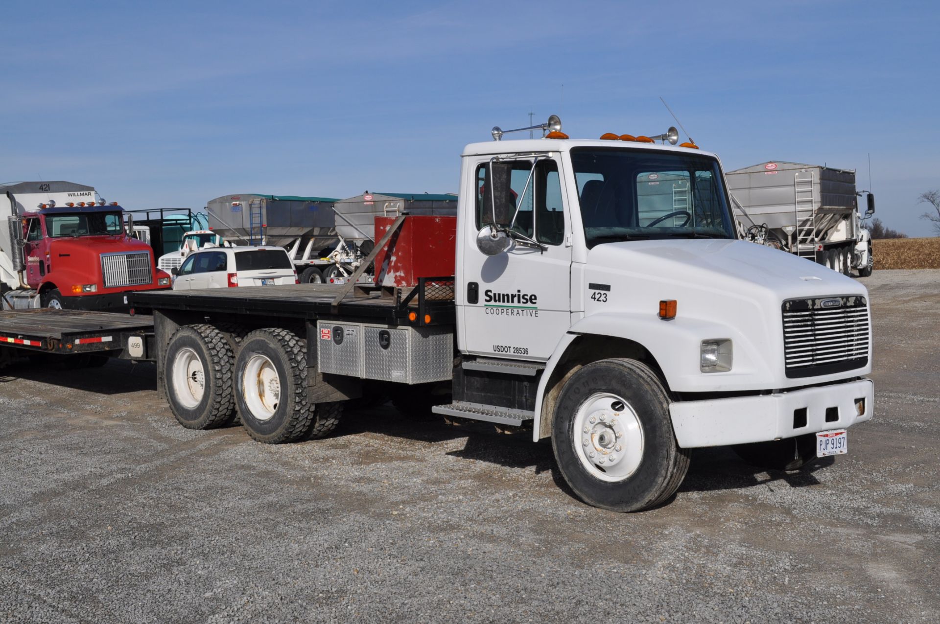 1996 Freightliner FL-80 w/15’ flat bed, 46,000 GVW, 5.9 Cummins, 9-speed, spring-ride, air-ride - Image 7 of 10