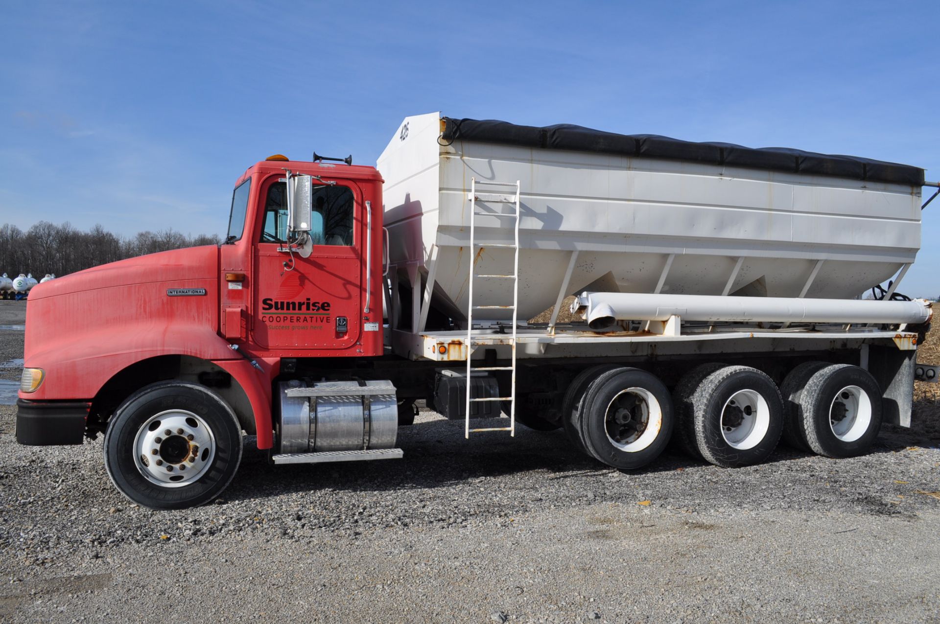 1998 International 9100 w/ Ray-Man 18-ton 3-compartment fertilizer bed, side discharge, 32,000