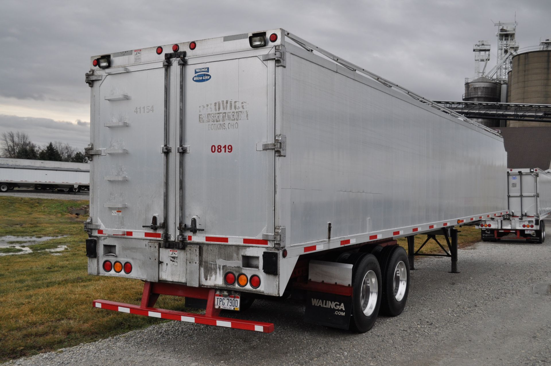 2009 44’ Walinga aluminum bulk/bag combo bulk feed trailer, sliding tandem, 32’ auger, 80” sides, - Image 4 of 10