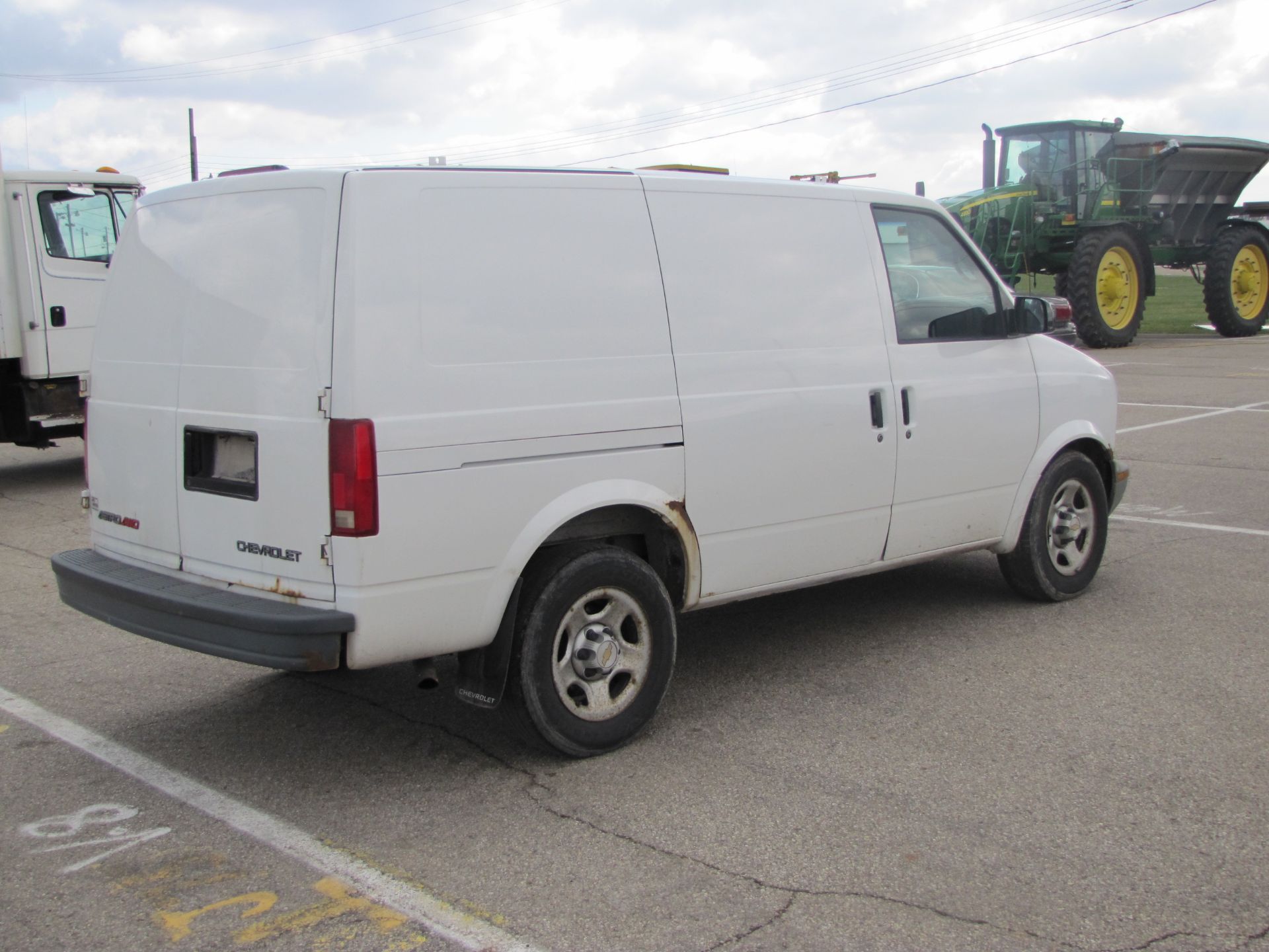 2004 Chevy Astro cargo van, 358,920 miles, 2wd, gas, auto, power windows, power locks - Image 5 of 19