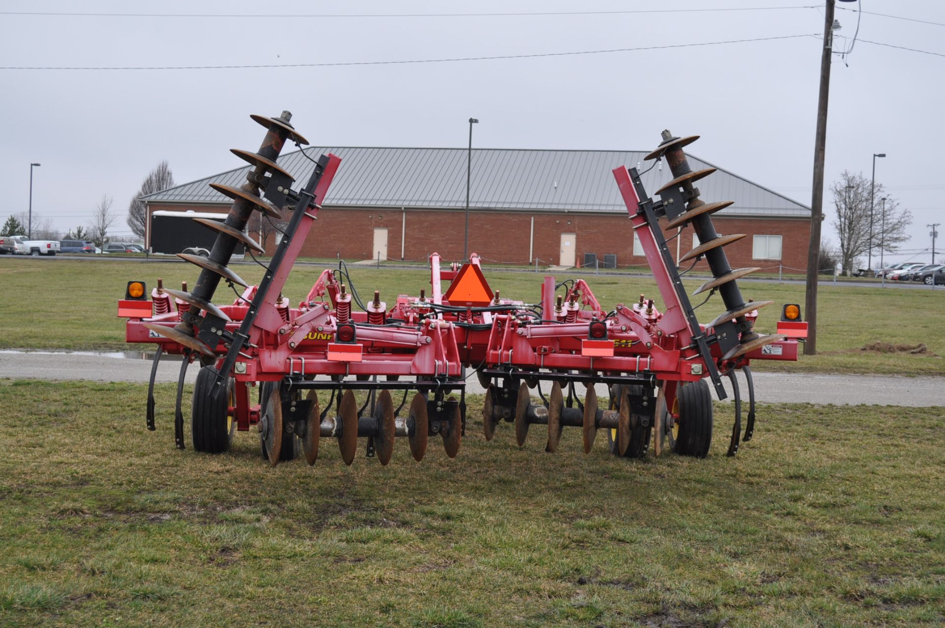 Sunflower 4511-15 disc chisel, front & rear hyd disc gang, less than 2000 acres, walking tandems, SN - Image 5 of 17