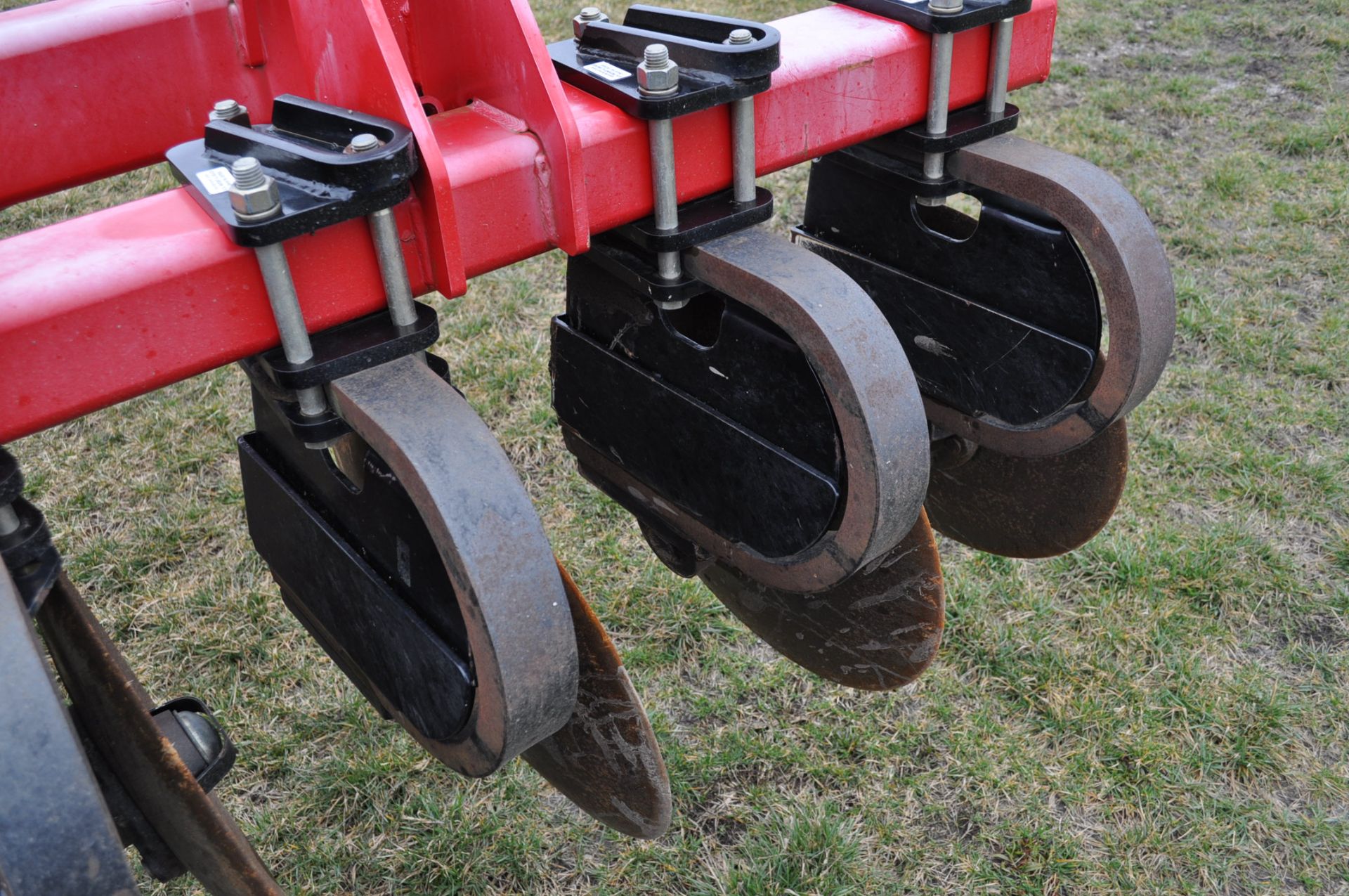 Sunflower 4511-15 disc chisel, front & rear hyd disc gang, less than 2000 acres, walking tandems, SN - Image 17 of 17