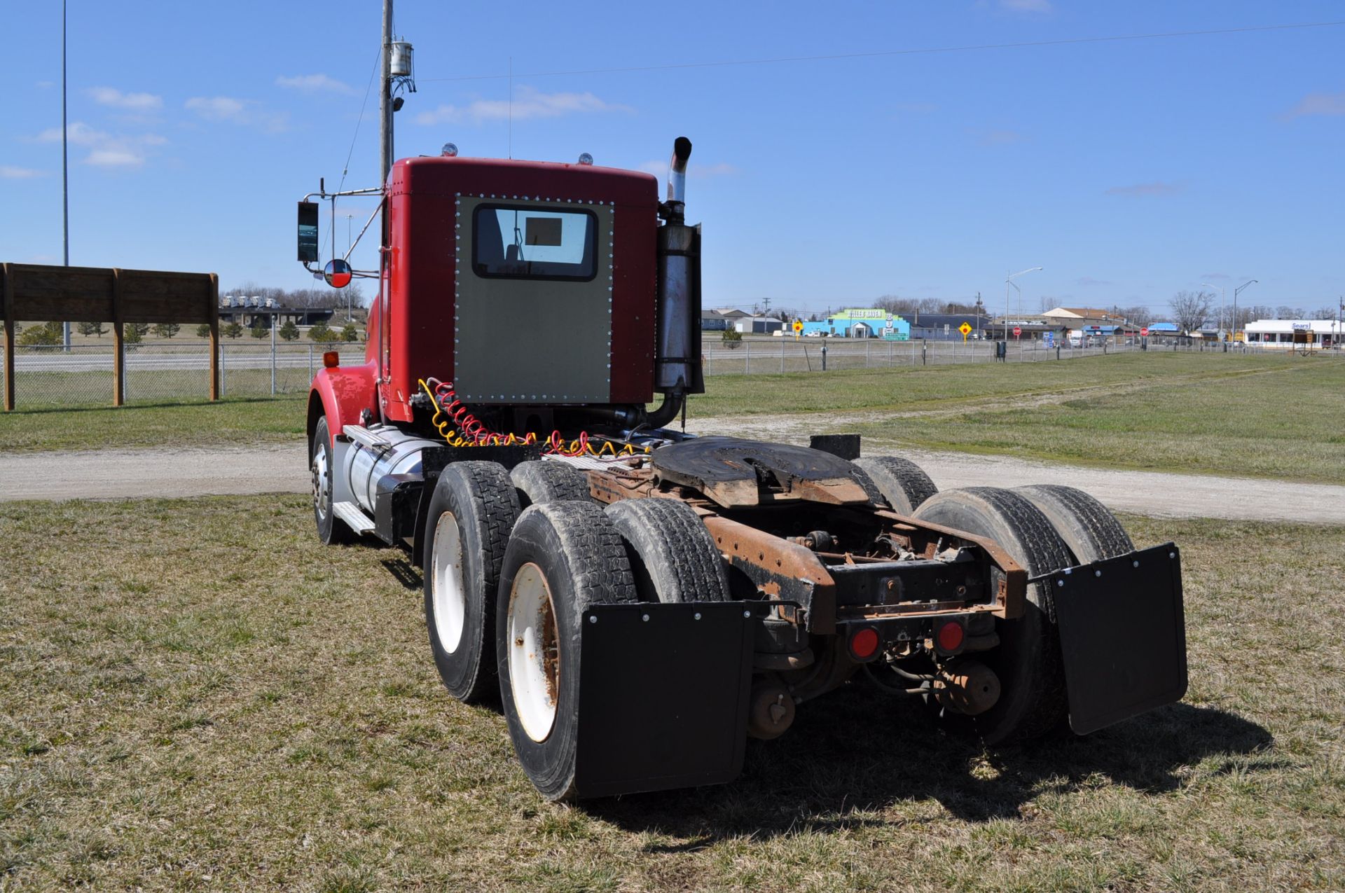 1989 Kenworth Model T800 Semi Tractor, Fuller 9 spd transmission, Cummins 855 engine, 11R-24.5 - Image 3 of 22