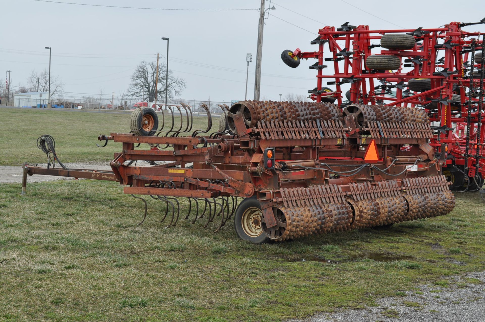 30’ Remlinger RT600 field cultivator, flat fold, S tine shanks, notched packer wheel - Image 3 of 11