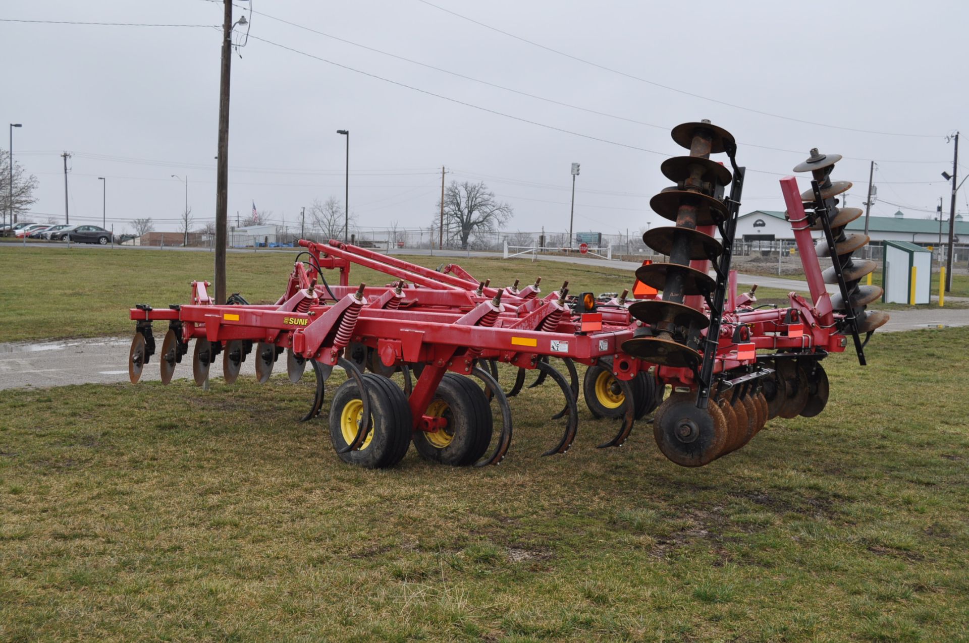 Sunflower 4511-15 disc chisel, front & rear hyd disc gang, less than 2000 acres, walking tandems, SN - Image 4 of 17