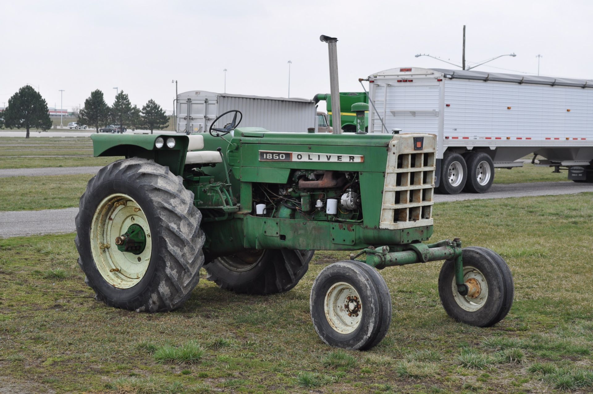 Oliver 1850 tractor, shows 4509 hours, diesel, wide front, 3pt, 540 pto, 1 remote, 9.5L-15 front, - Image 7 of 17