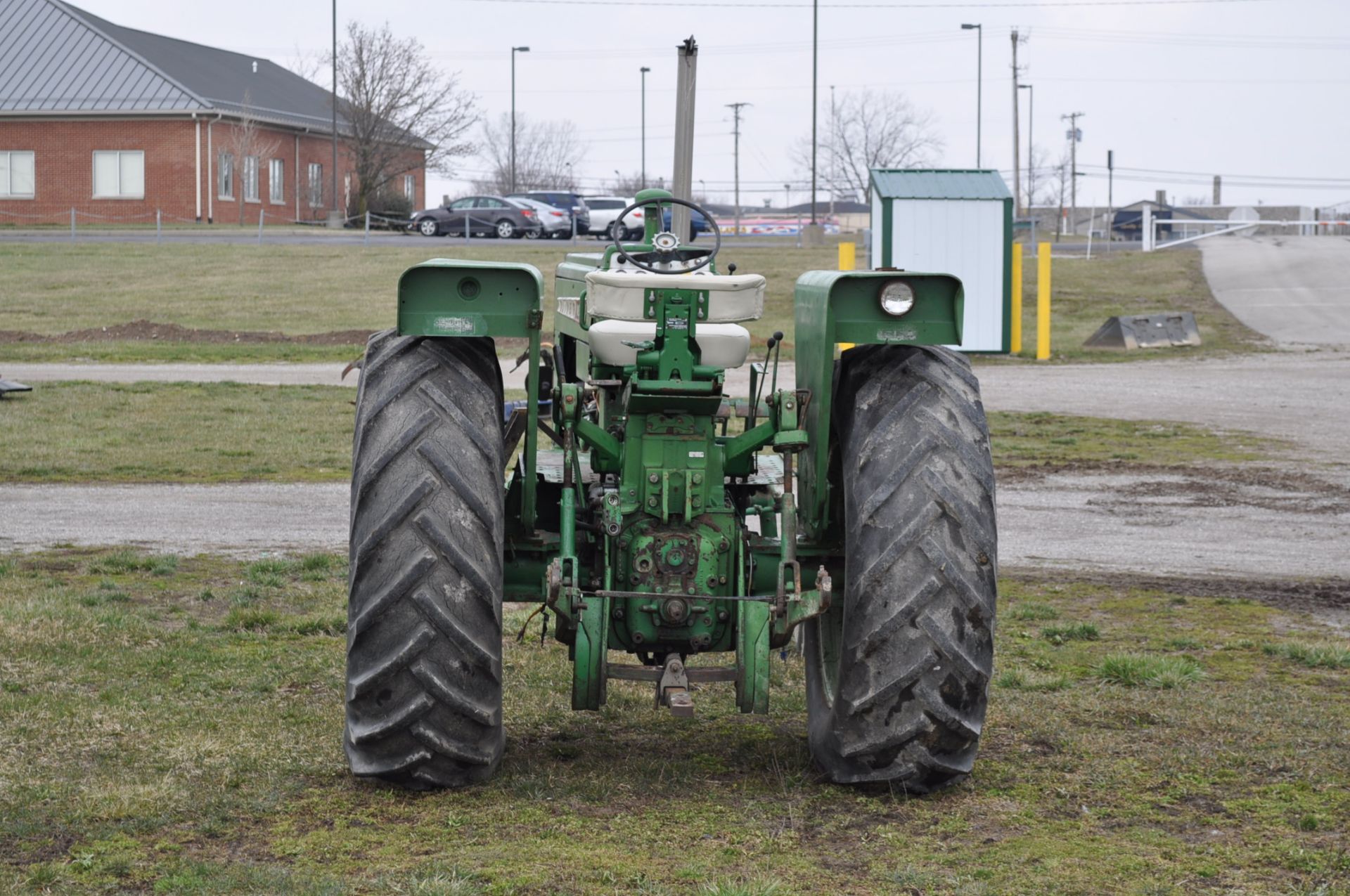 Oliver 1850 tractor, shows 4509 hours, diesel, wide front, 3pt, 540 pto, 1 remote, 9.5L-15 front, - Image 4 of 17