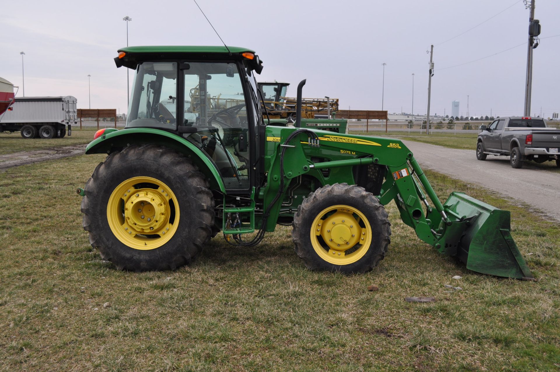 2013 John Deere 5075 M tractor, MFWD, 16.9-30 rear, 11.2-24 front, power reverser, 2 hyd - Image 6 of 21