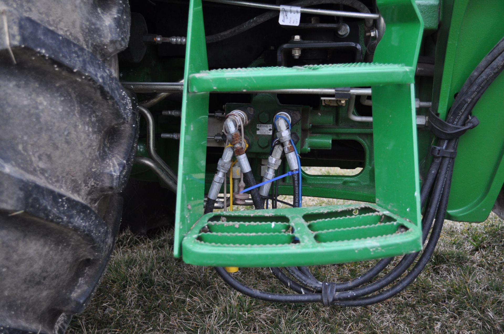 2013 John Deere 5075 M tractor, MFWD, 16.9-30 rear, 11.2-24 front, power reverser, 2 hyd - Image 13 of 21