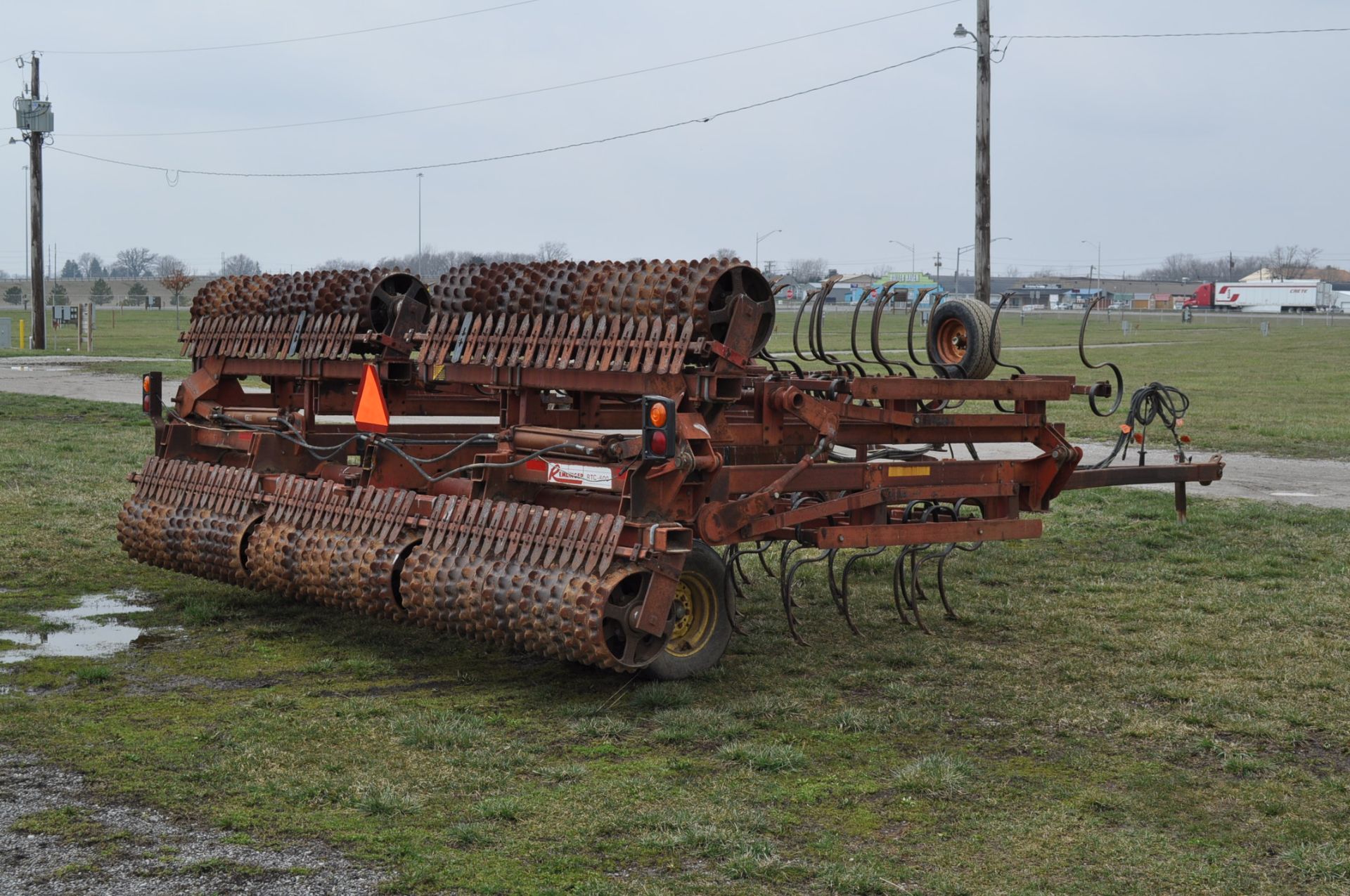 30’ Remlinger RT600 field cultivator, flat fold, S tine shanks, notched packer wheel - Image 5 of 11