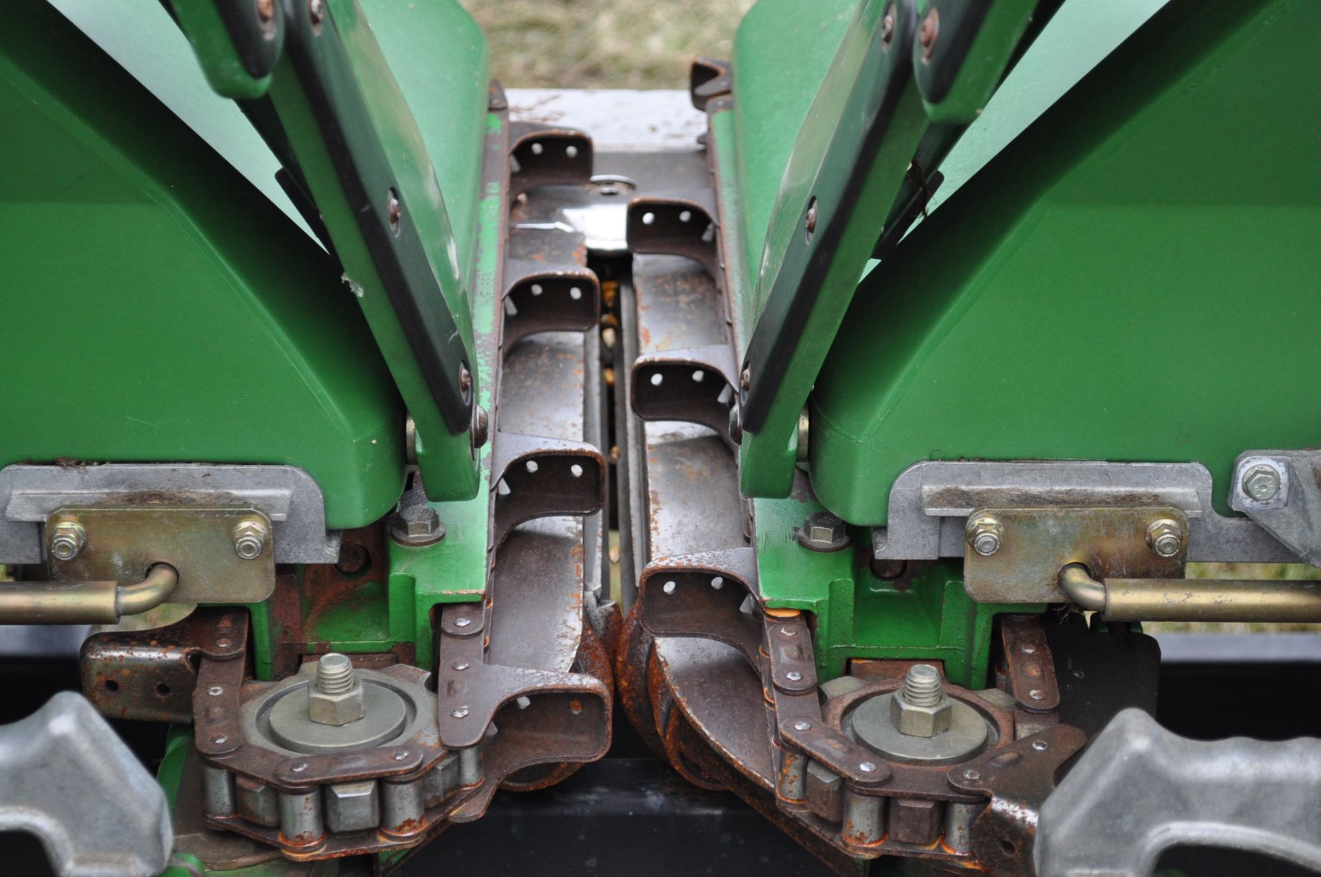 2008 John Deere 608 C corn head, hyd deck plates, knife rolls, stalk stompers, light pkg, row - Image 10 of 14