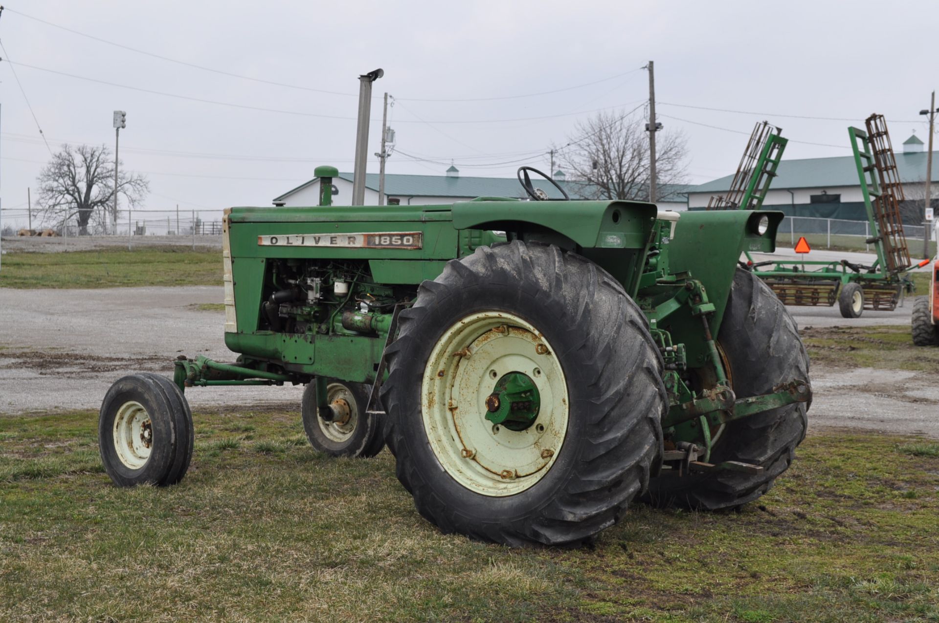 Oliver 1850 tractor, shows 4509 hours, diesel, wide front, 3pt, 540 pto, 1 remote, 9.5L-15 front, - Image 3 of 17