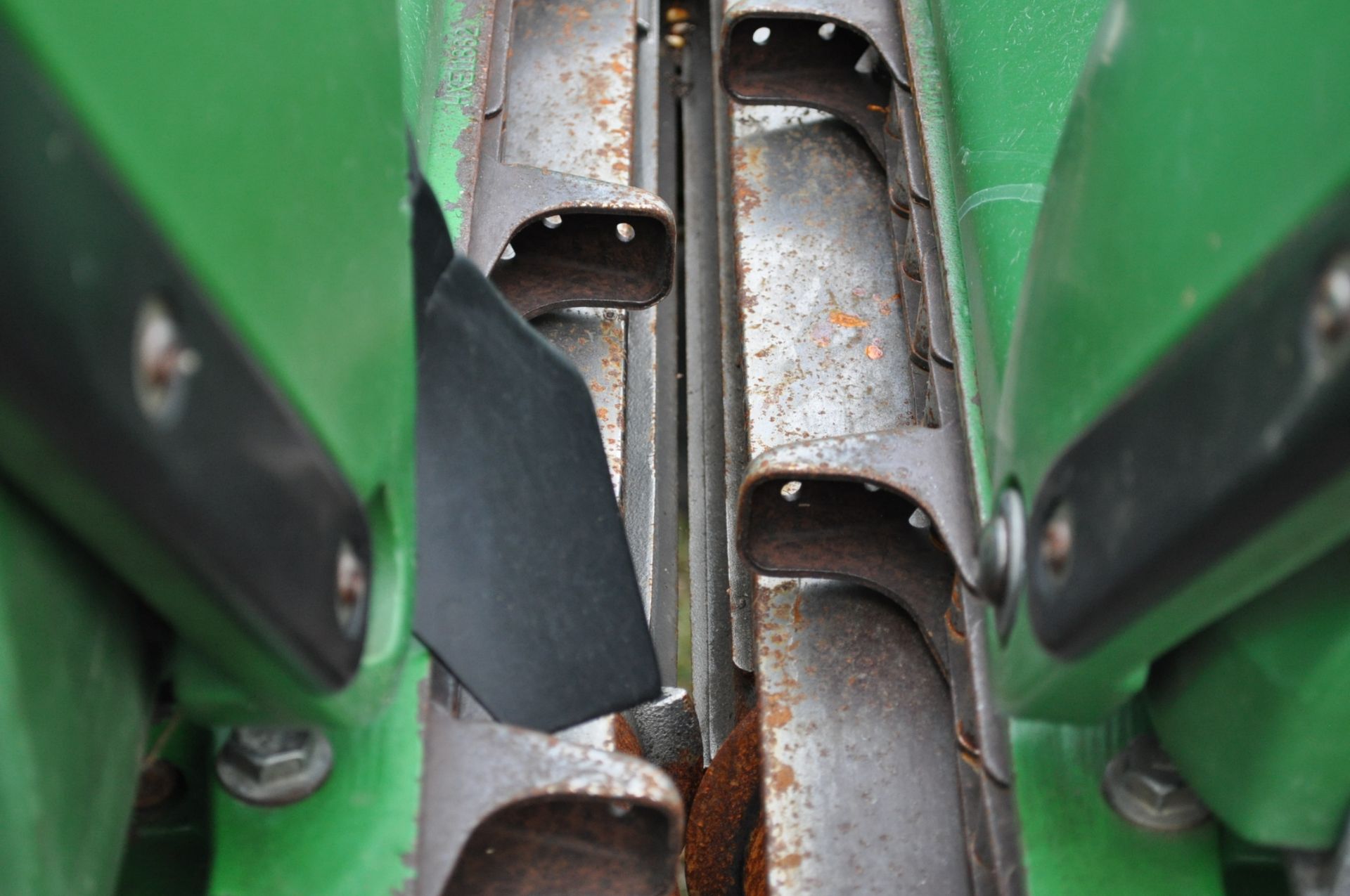 2008 John Deere 608 C corn head, hyd deck plates, knife rolls, stalk stompers, light pkg, row - Image 7 of 14