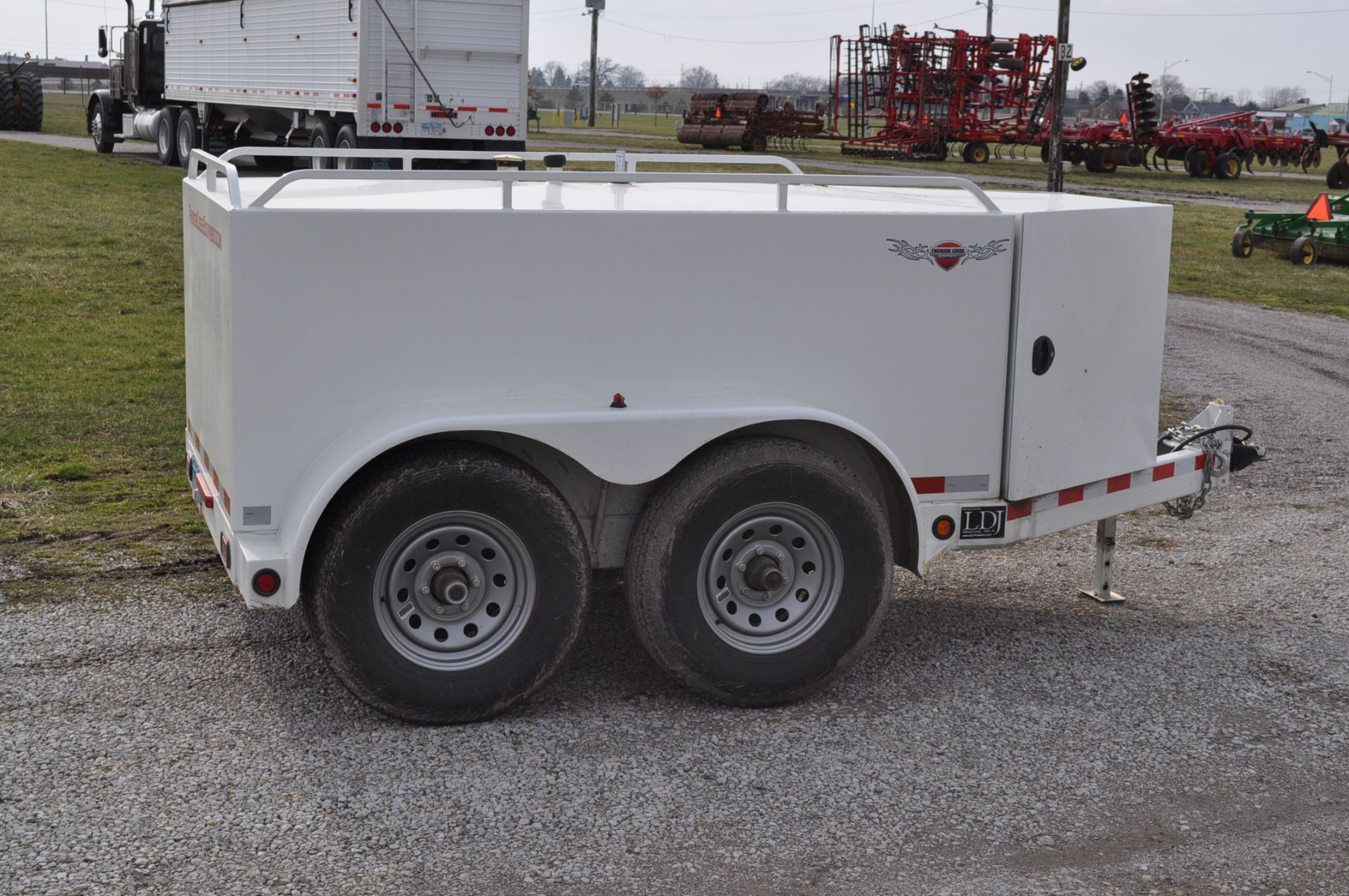 Thunder Creek ADT 750 tandem axle 750 gallon fuel trailer, GPI pump, retractable hose reel, bumper - Image 5 of 10