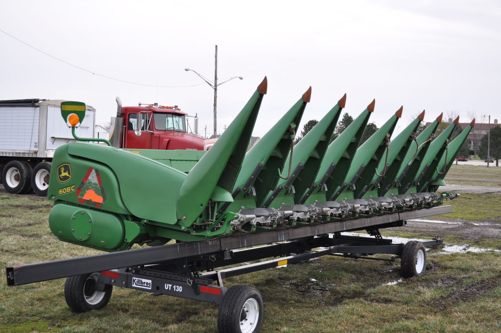 2008 John Deere 608 C corn head, hyd deck plates, knife rolls, stalk stompers, light pkg, row - Image 6 of 14