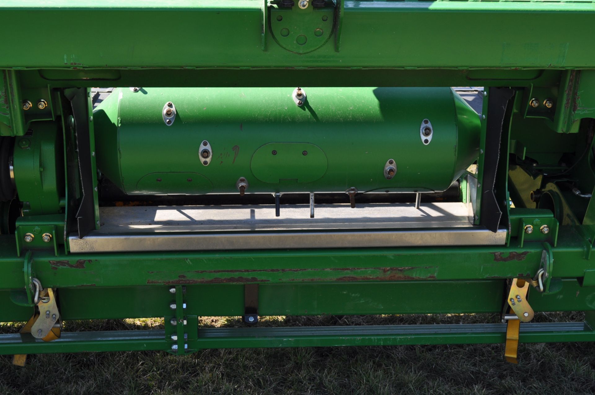 2012 40’ John Deere 640 FD HydraFlex Draper Head, stubble lights, less than 3,000 acres, SN - Image 4 of 8