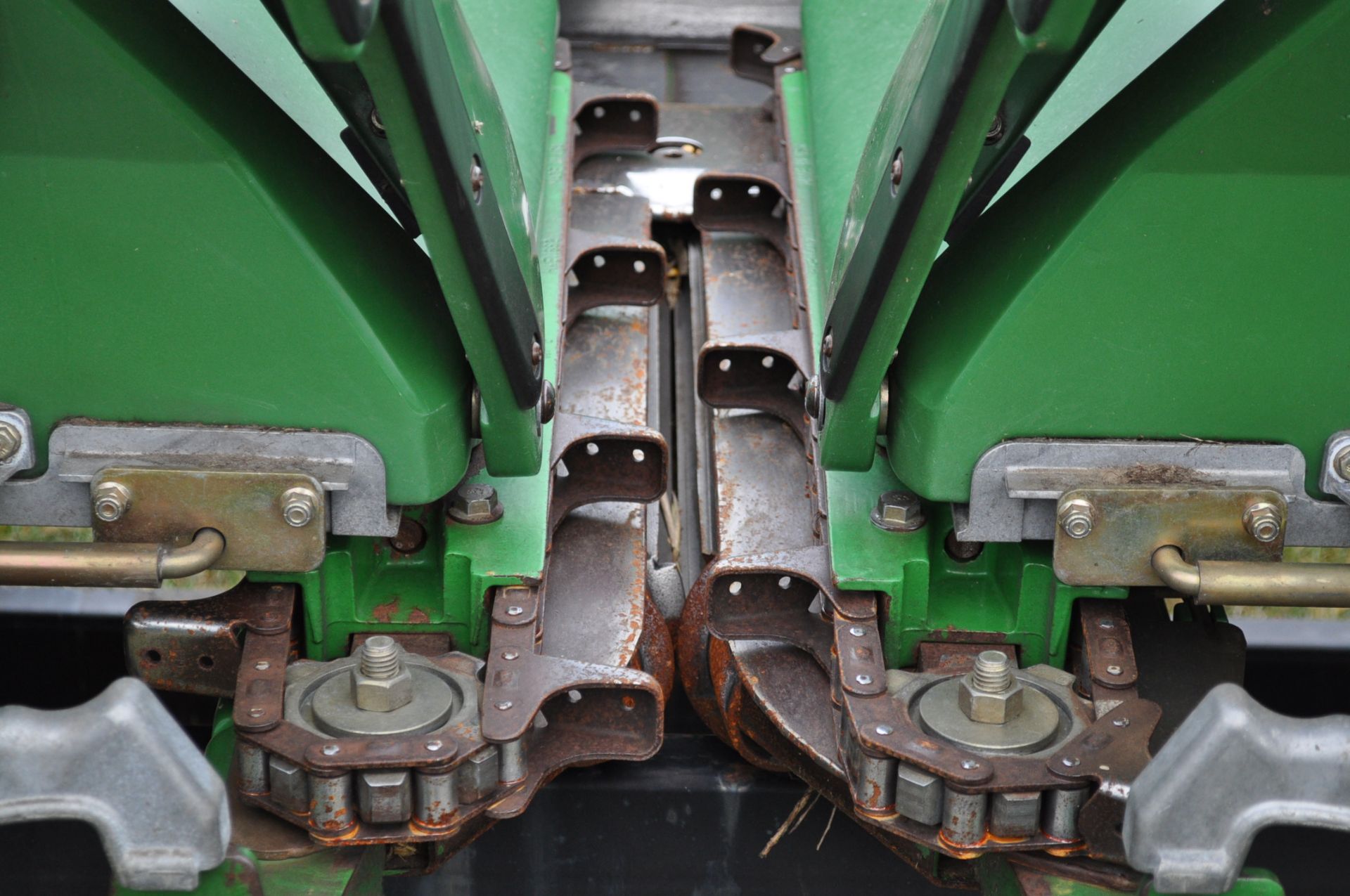 2008 John Deere 608 C corn head, hyd deck plates, knife rolls, stalk stompers, light pkg, row - Image 9 of 14