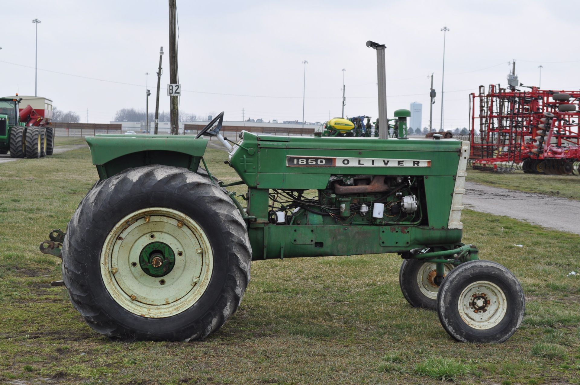 Oliver 1850 tractor, shows 4509 hours, diesel, wide front, 3pt, 540 pto, 1 remote, 9.5L-15 front, - Image 6 of 17