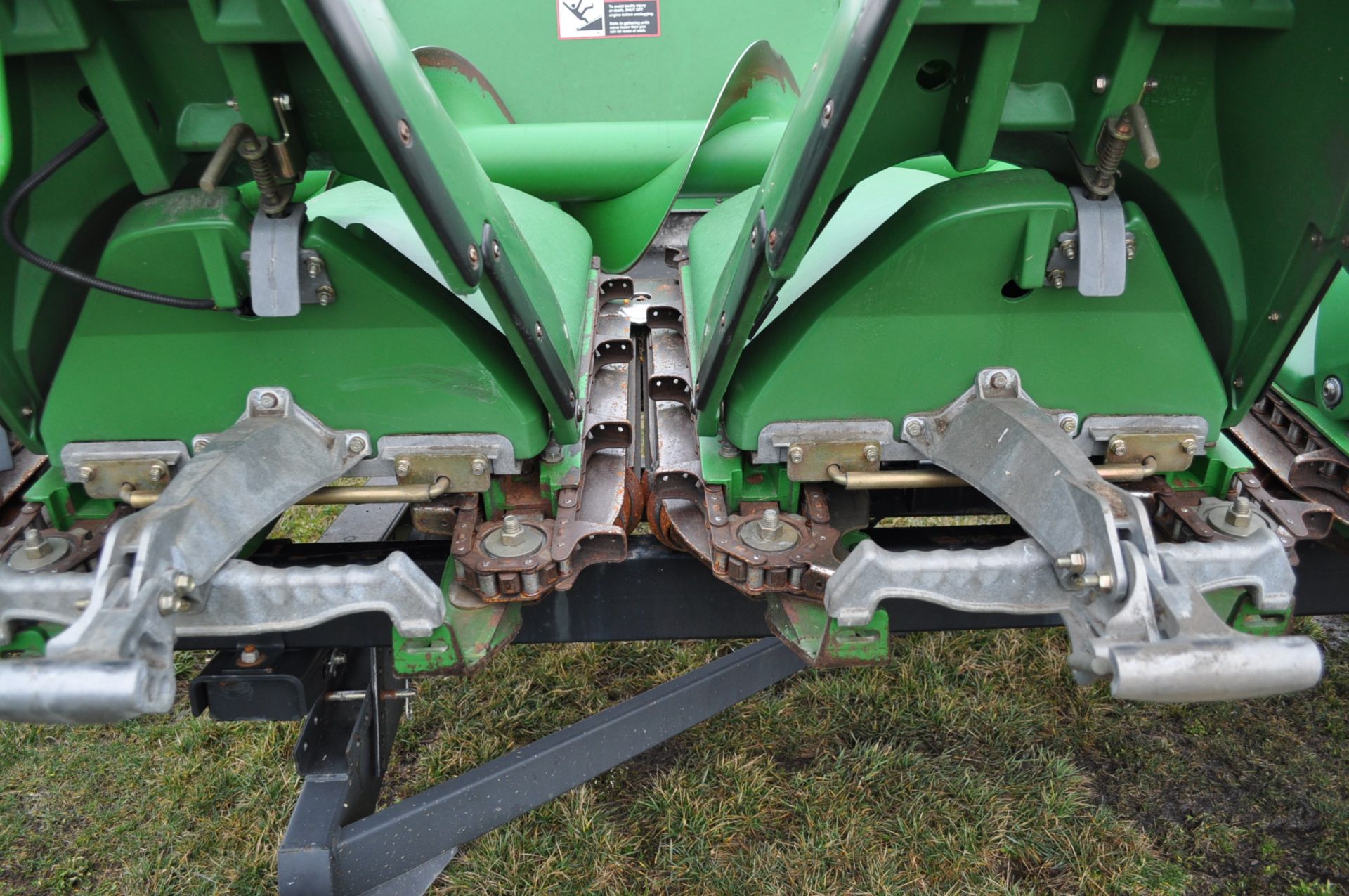 2008 John Deere 608 C corn head, hyd deck plates, knife rolls, stalk stompers, light pkg, row - Image 8 of 14