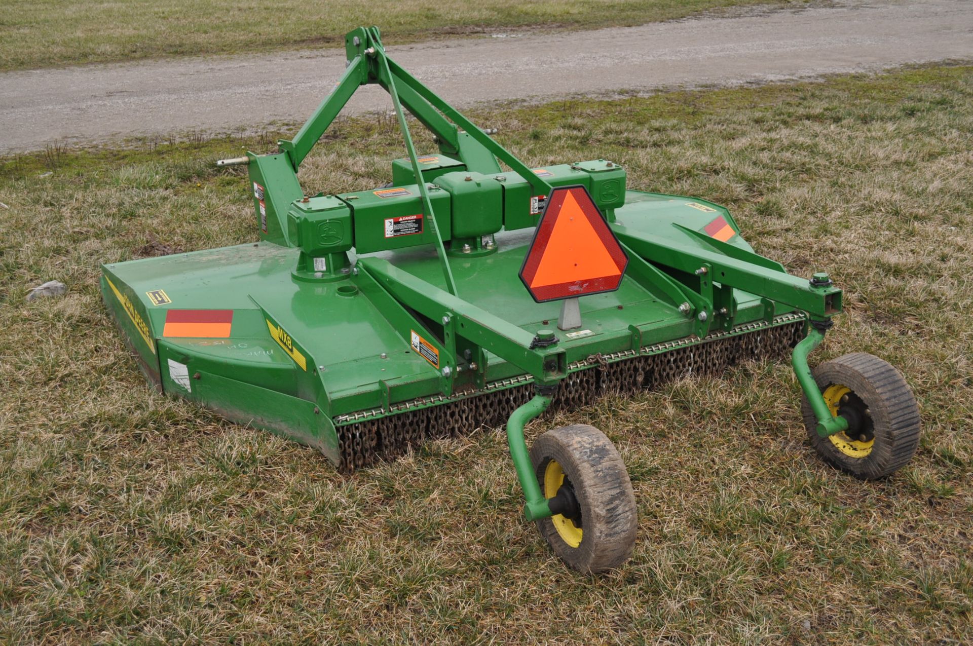 JD MX8 rotary mower, 3 pt, 540 pto, dovetail w/ chains, dual gear boxes, stump jumper - Image 3 of 6