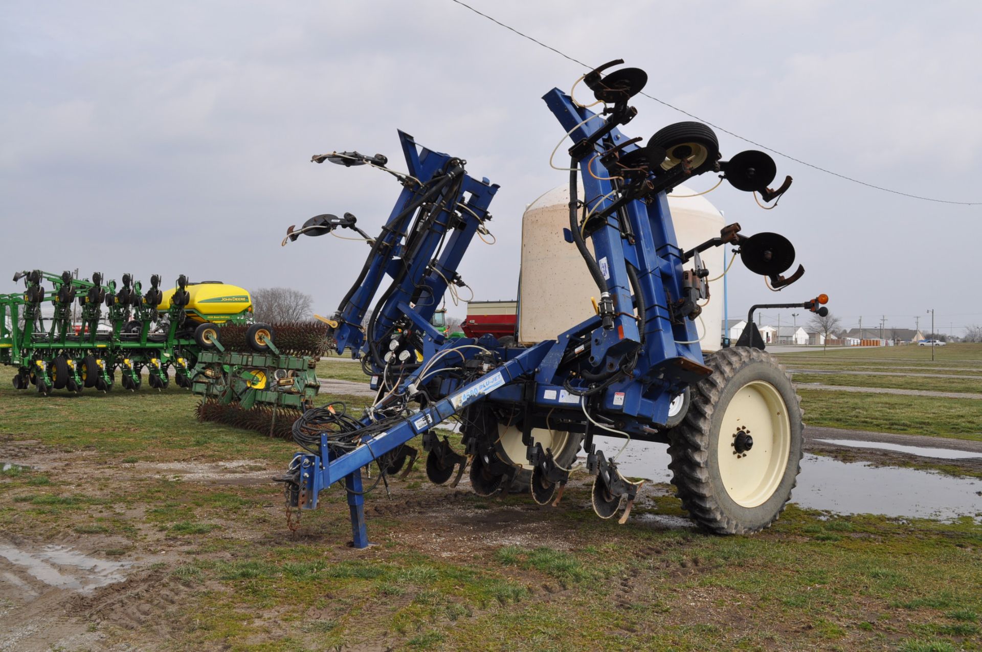 Blue Jet AT4600 28% Applicator w/Jet Stream Injection, 16 row currently can go up to 24 row