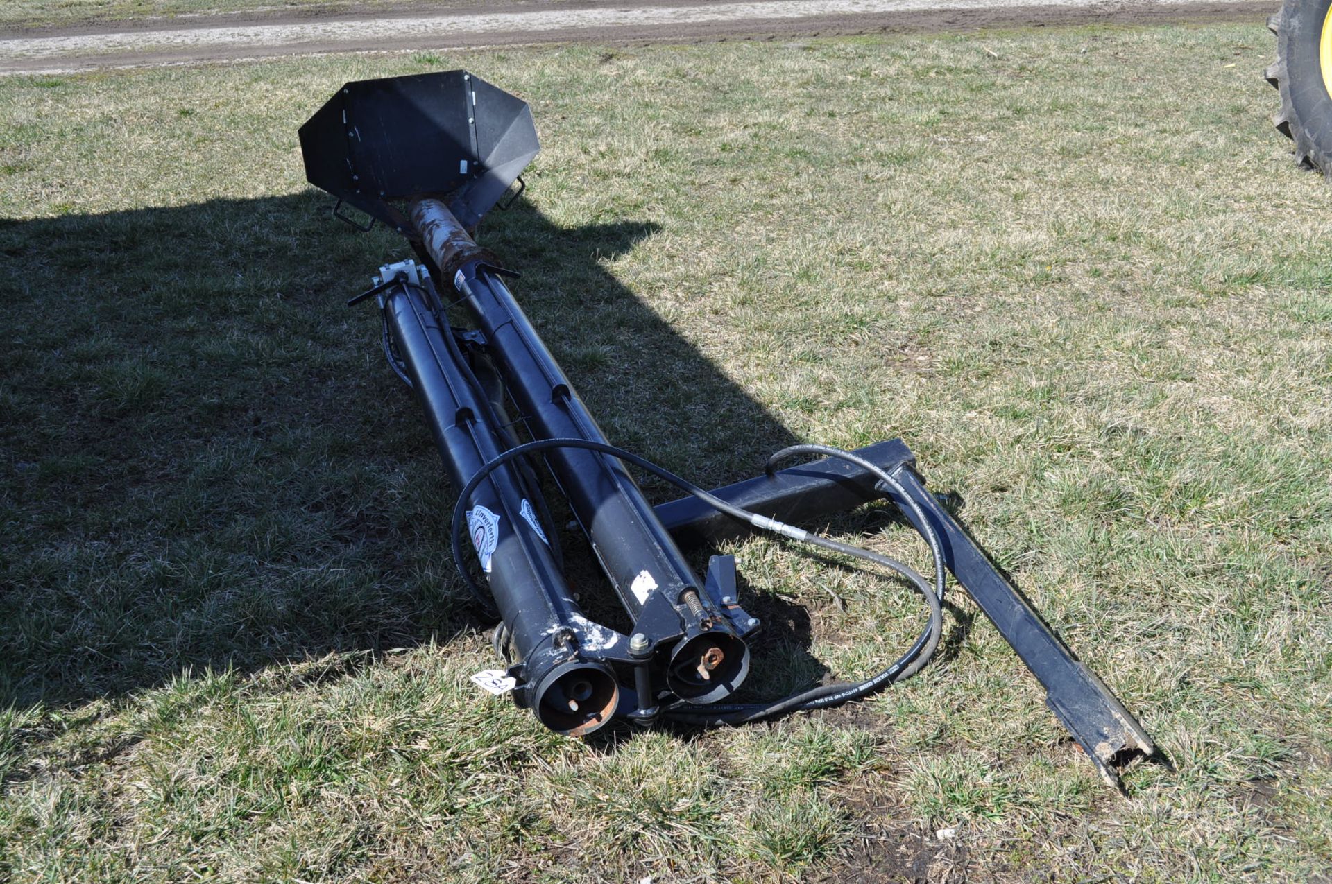Unverferth folding seed auger, 6" steel cupped flighting, 17' long, hyd drive - Image 4 of 6