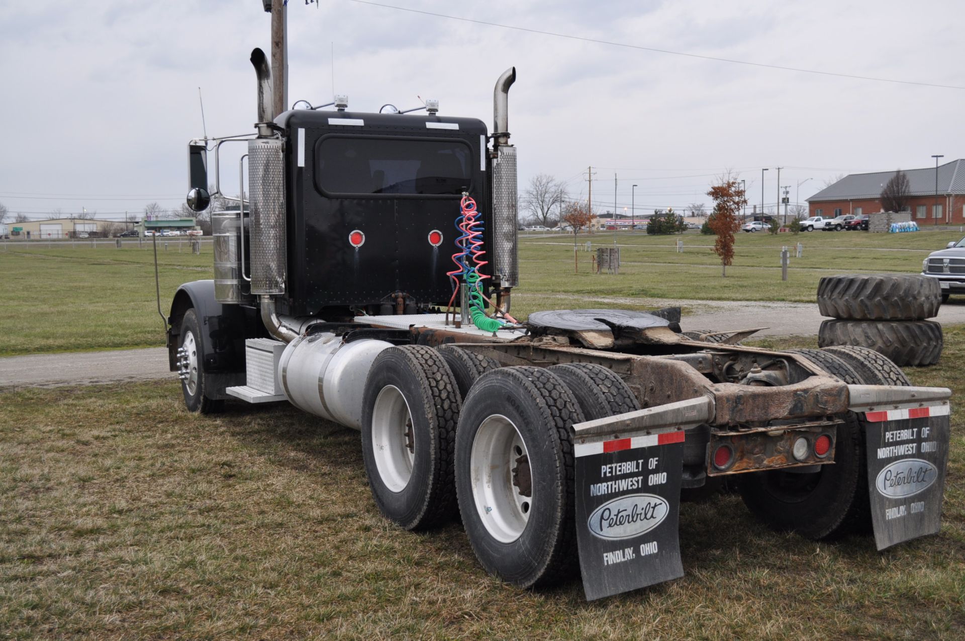 2007 Peterbuilt 379EXHD truck, C-15 CAT 475 hp, 10 speed Eaton, 11 R 24.5 tires-new tires ALL - Image 3 of 29