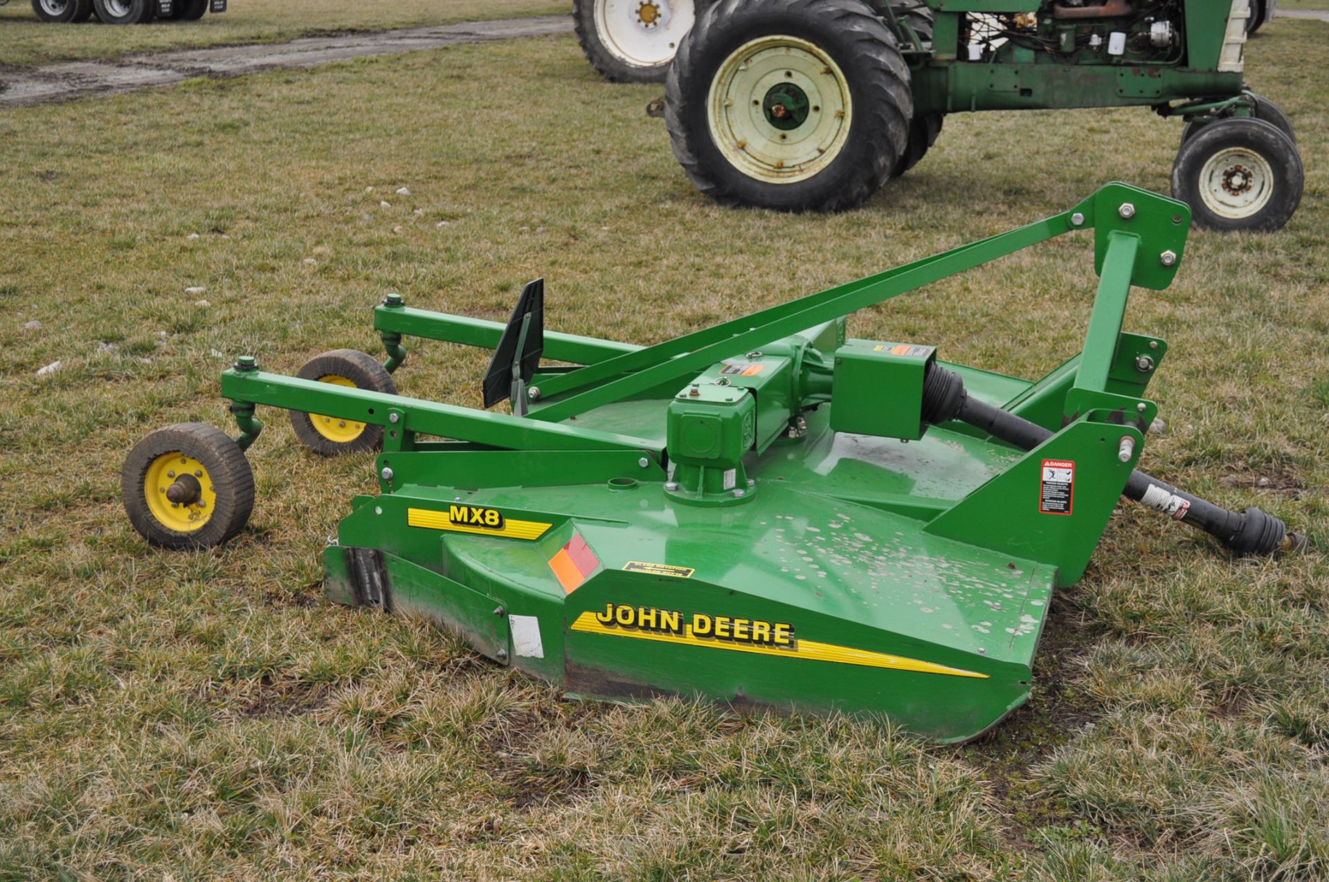 JD MX8 rotary mower, 3 pt, 540 pto, dovetail w/ chains, dual gear boxes, stump jumper - Image 5 of 6