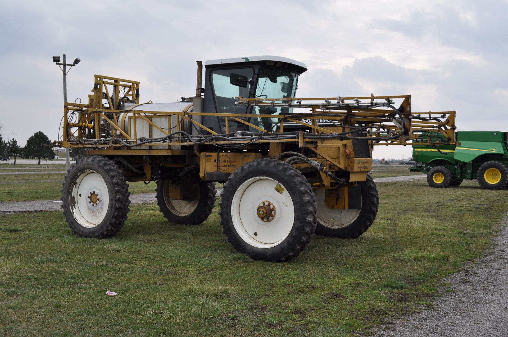 1996 Rogator 854 w/80’ booms, 800 gallon SS tank, 4748 hrs - Image 6 of 20