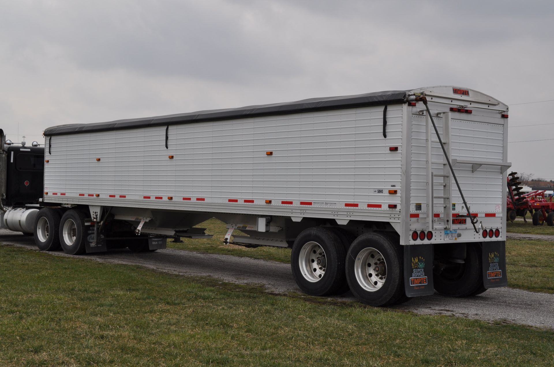 2012 96” x 72” x 40’ Timpte grain trailer, air ride, alum wheels, Ag Hoppers, new roll tarp, all new - Image 3 of 18