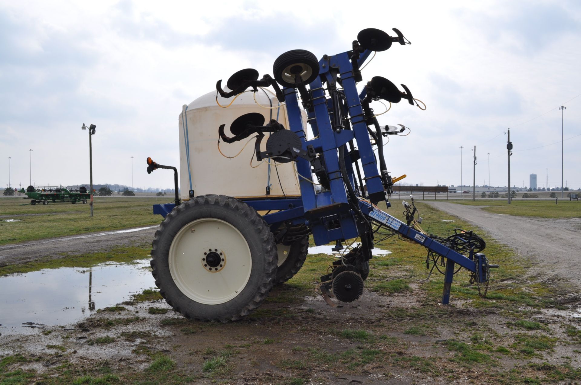 Blue Jet AT4600 28% Applicator w/Jet Stream Injection, 16 row currently can go up to 24 row - Image 6 of 12