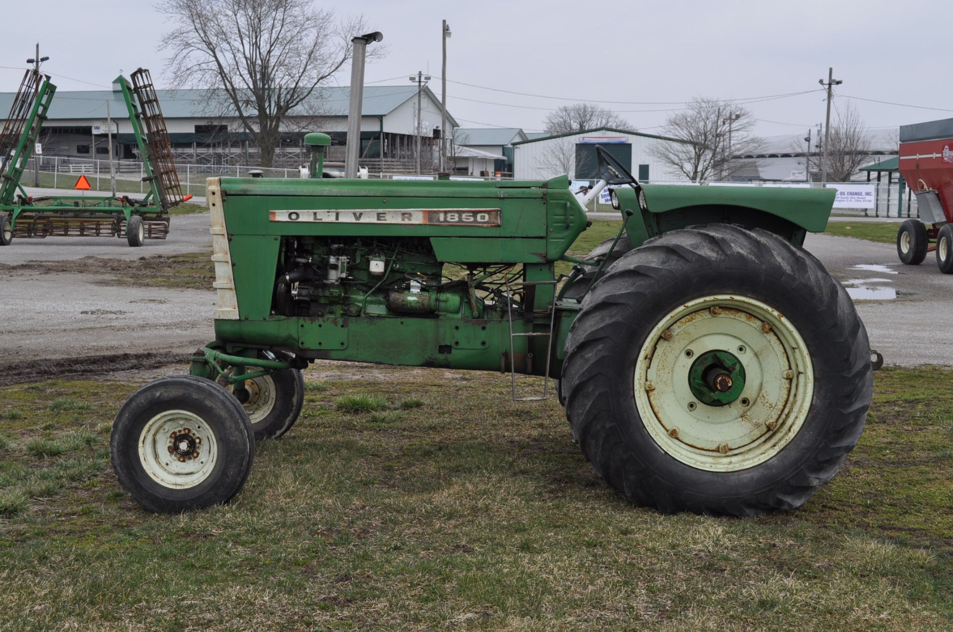 Oliver 1850 tractor, shows 4509 hours, diesel, wide front, 3pt, 540 pto, 1 remote, 9.5L-15 front, - Image 2 of 17