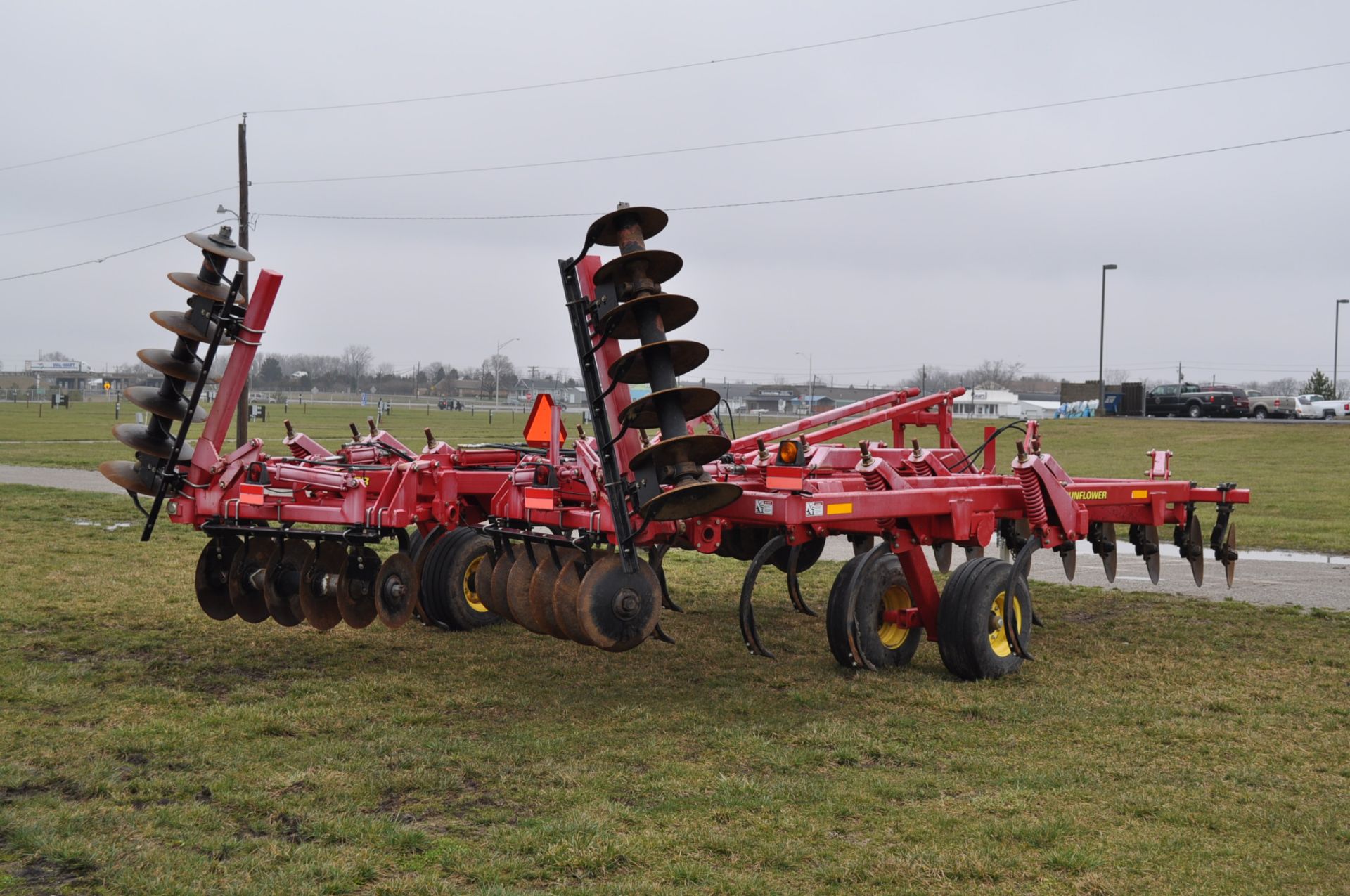 Sunflower 4511-15 disc chisel, front & rear hyd disc gang, less than 2000 acres, walking tandems, SN - Image 6 of 17
