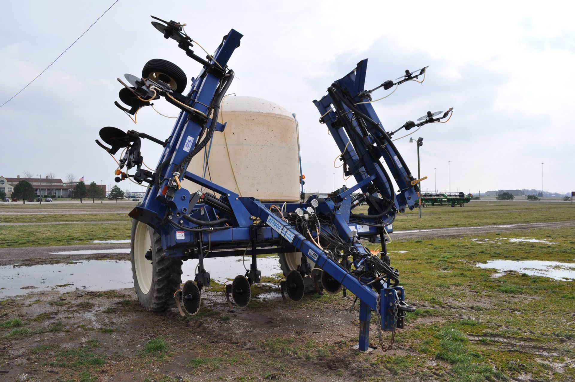 Blue Jet AT4600 28% Applicator w/Jet Stream Injection, 16 row currently can go up to 24 row - Image 7 of 12