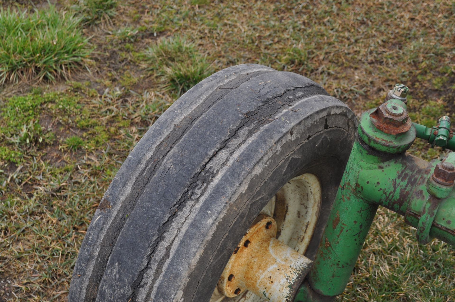 Oliver 1850 tractor, shows 4509 hours, diesel, wide front, 3pt, 540 pto, 1 remote, 9.5L-15 front, - Image 10 of 17