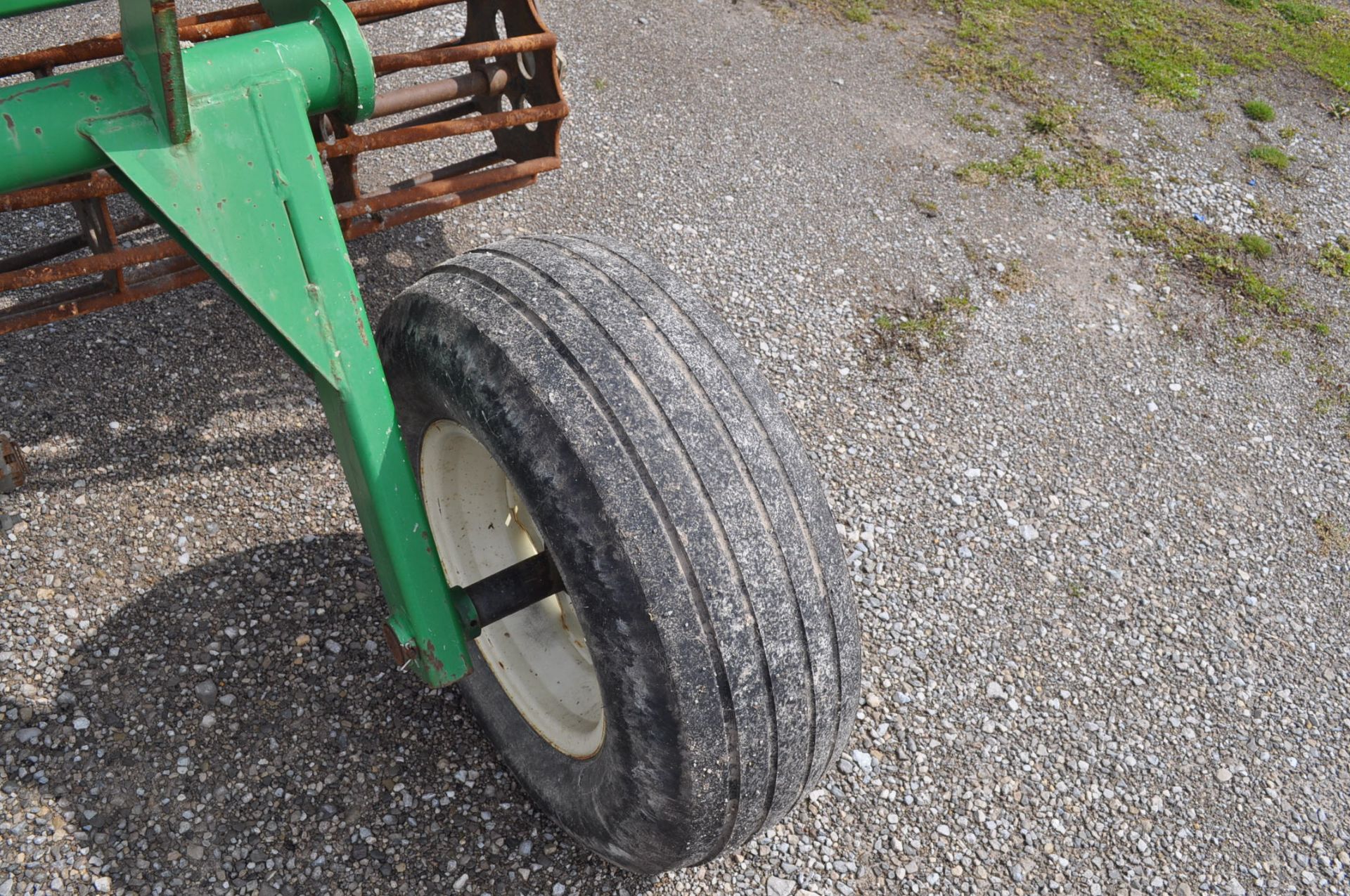 35’ Great Plains seed bed conditioner, rolling basket - Image 10 of 10