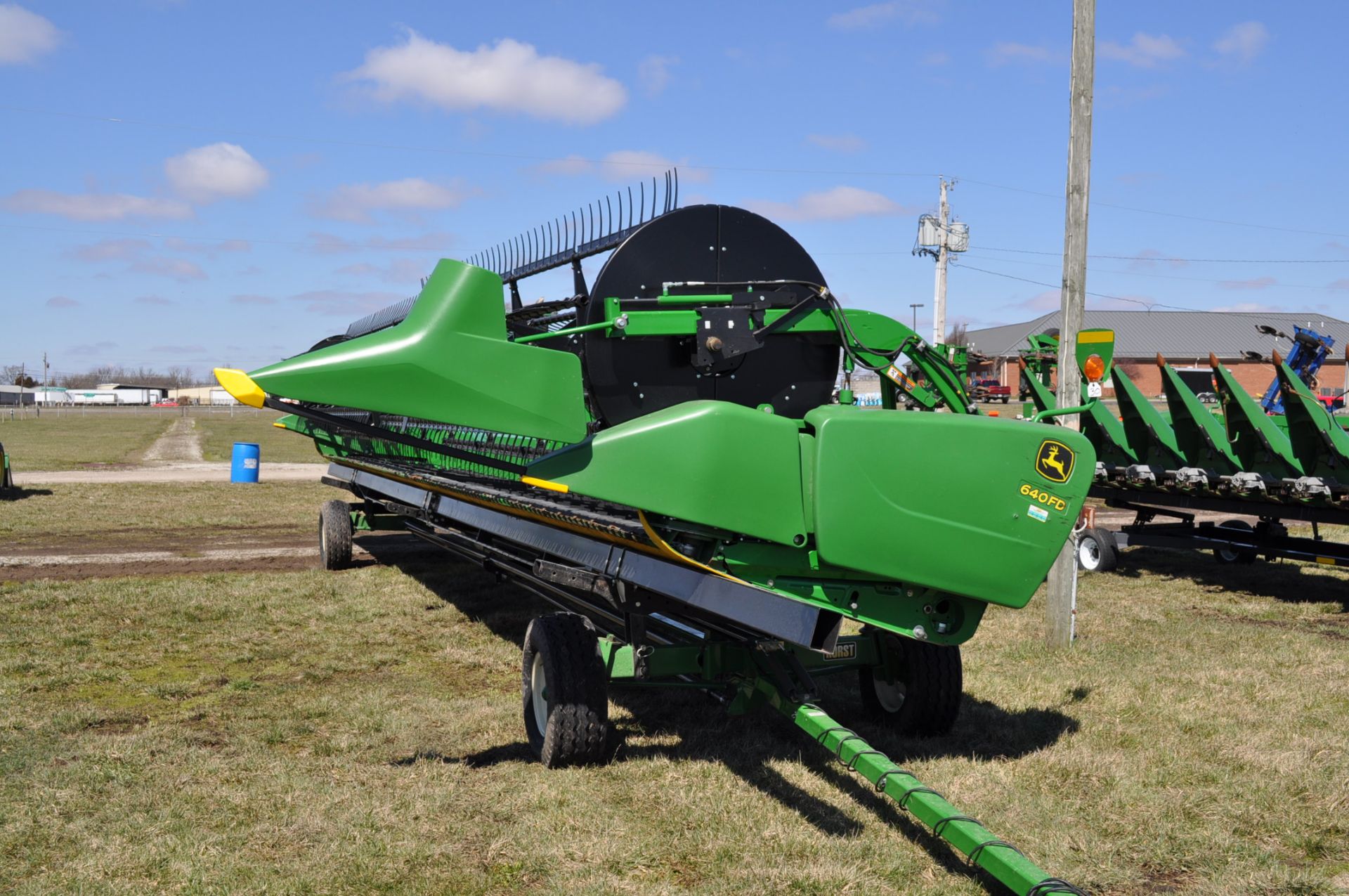 2012 40’ John Deere 640 FD HydraFlex Draper Head, stubble lights, less than 3,000 acres, SN