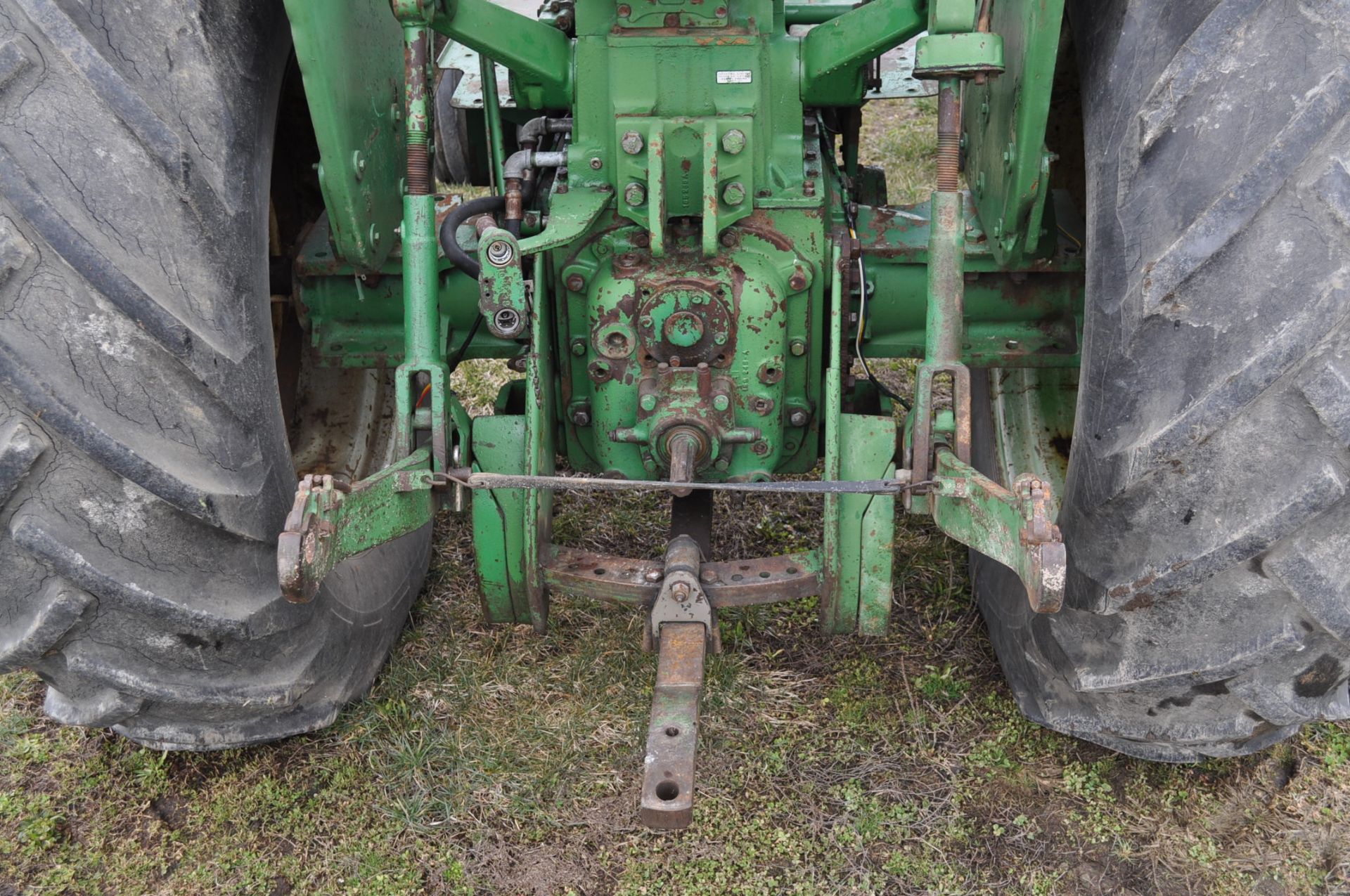 Oliver 1850 tractor, shows 4509 hours, diesel, wide front, 3pt, 540 pto, 1 remote, 9.5L-15 front, - Image 14 of 17