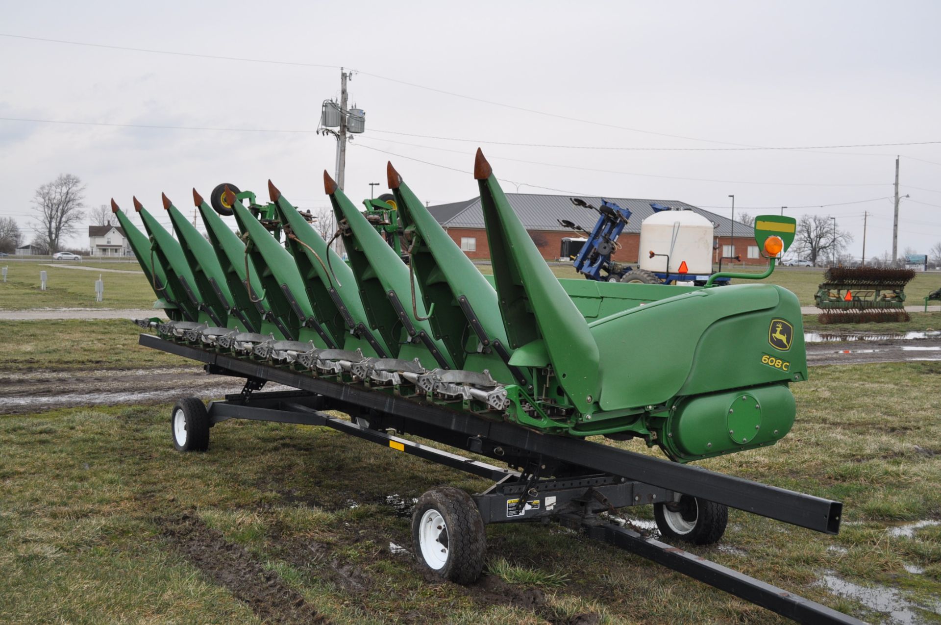 2008 John Deere 608 C corn head, hyd deck plates, knife rolls, stalk stompers, light pkg, row